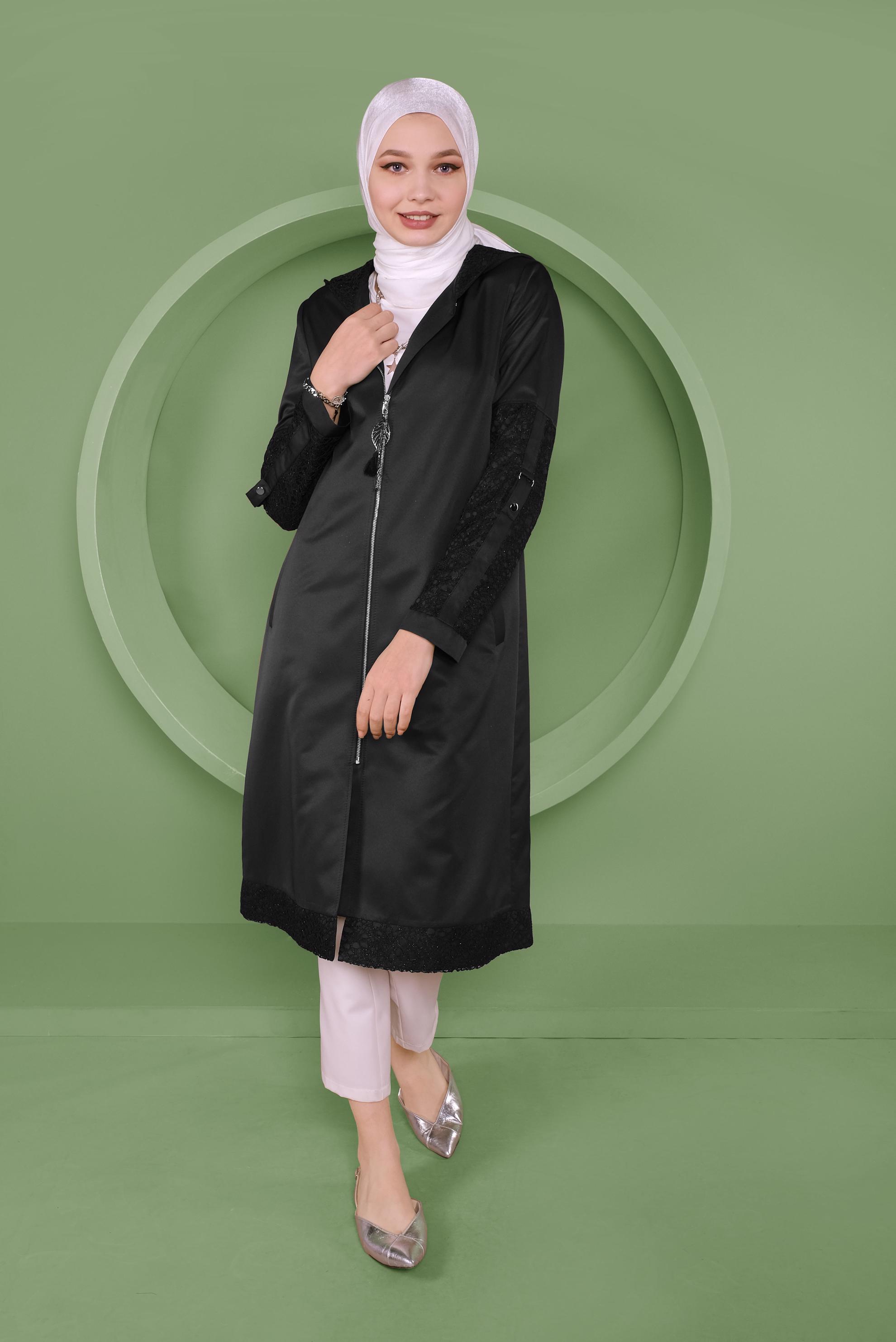 Tesettür giyim SİYAH DANTEL İŞLEMELİ KAPÜŞONLU TRENÇKOT 10336