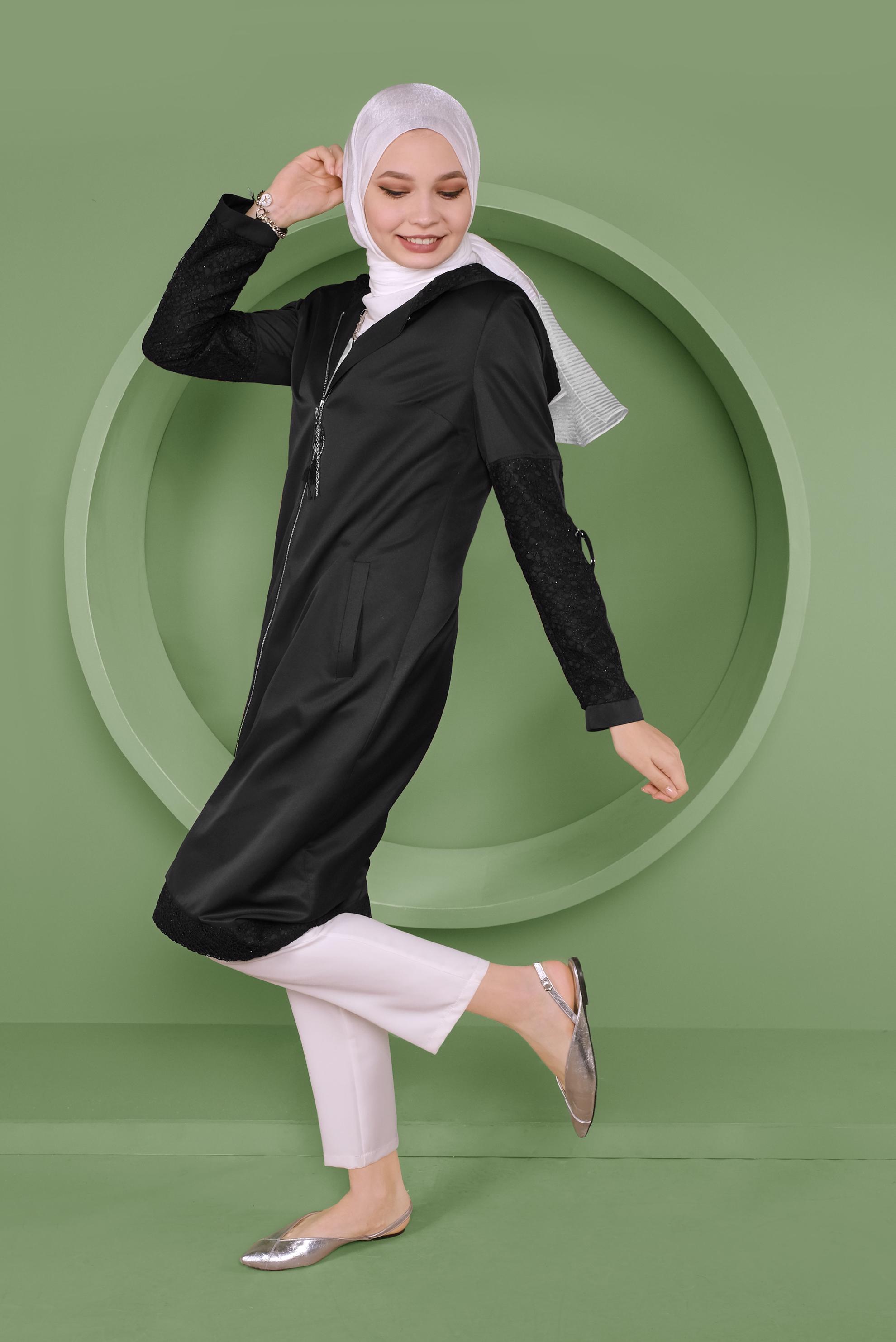 Tesettür giyim SİYAH DANTEL İŞLEMELİ KAPÜŞONLU TRENÇKOT 10336