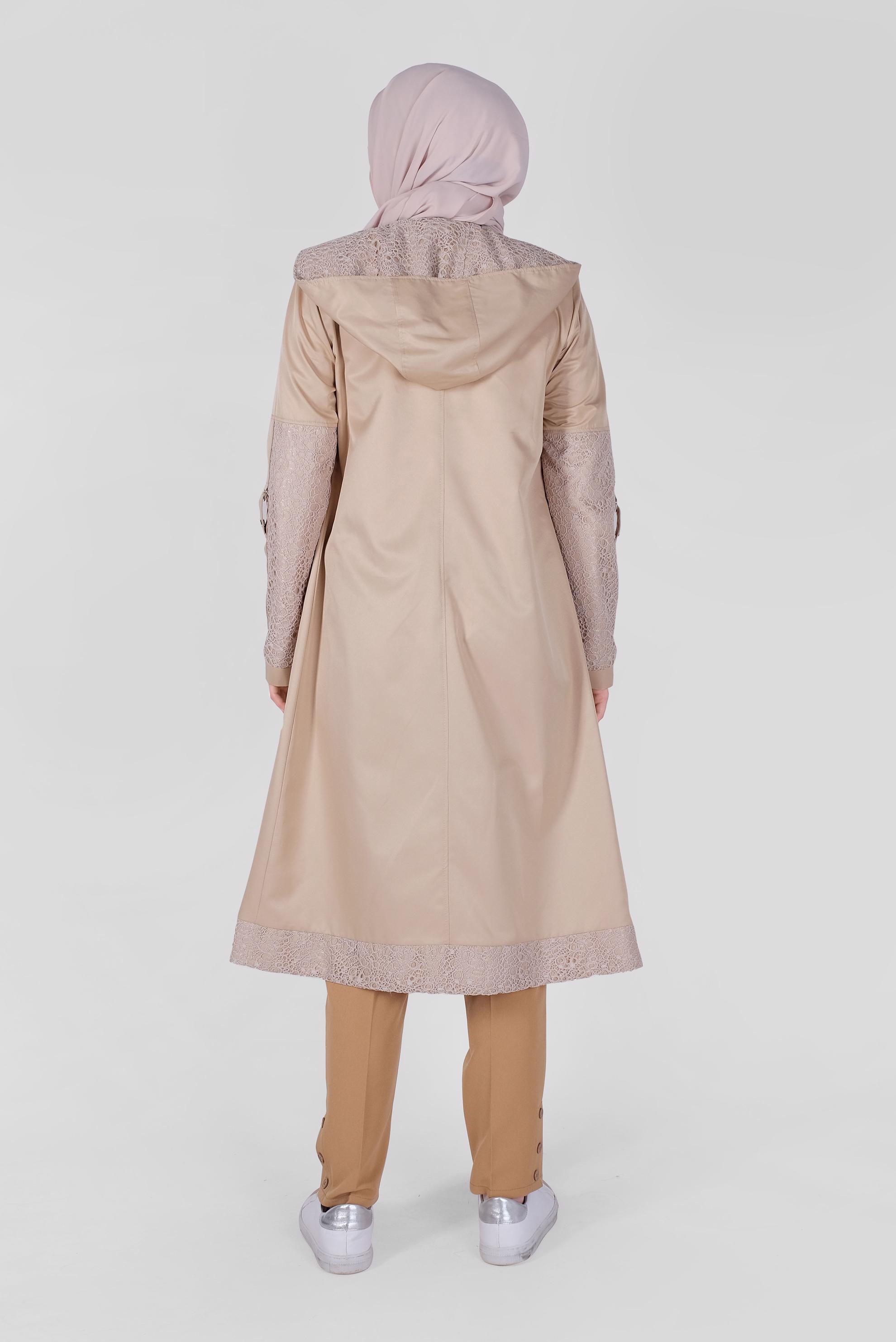 Tesettür giyim BEJ DANTEL İŞLEMELİ KAPÜŞONLU TRENÇKOT 10336