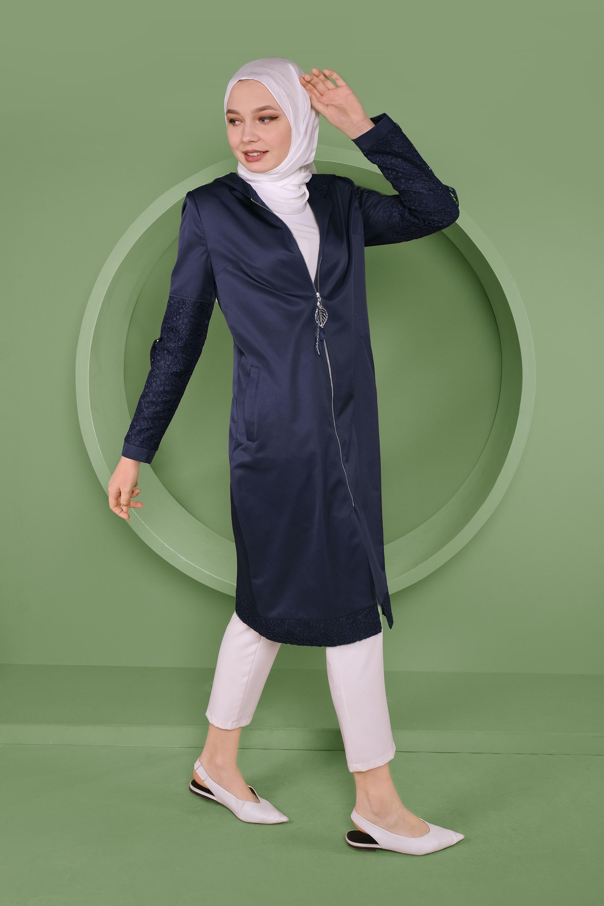 Tesettür giyim LACİVERT DANTEL İŞLEMELİ KAPÜŞONLU TRENÇKOT 10336