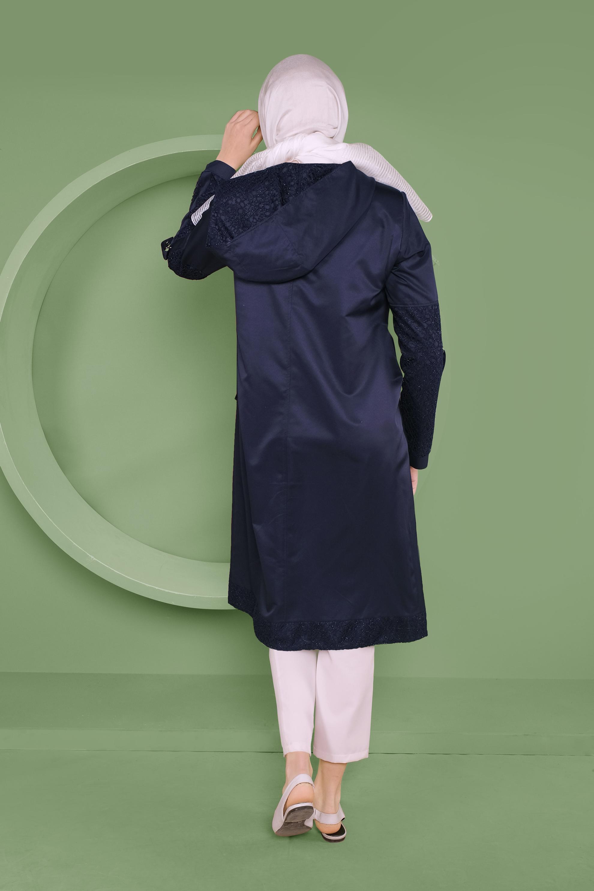 Tesettür giyim LACİVERT DANTEL İŞLEMELİ KAPÜŞONLU TRENÇKOT 10336