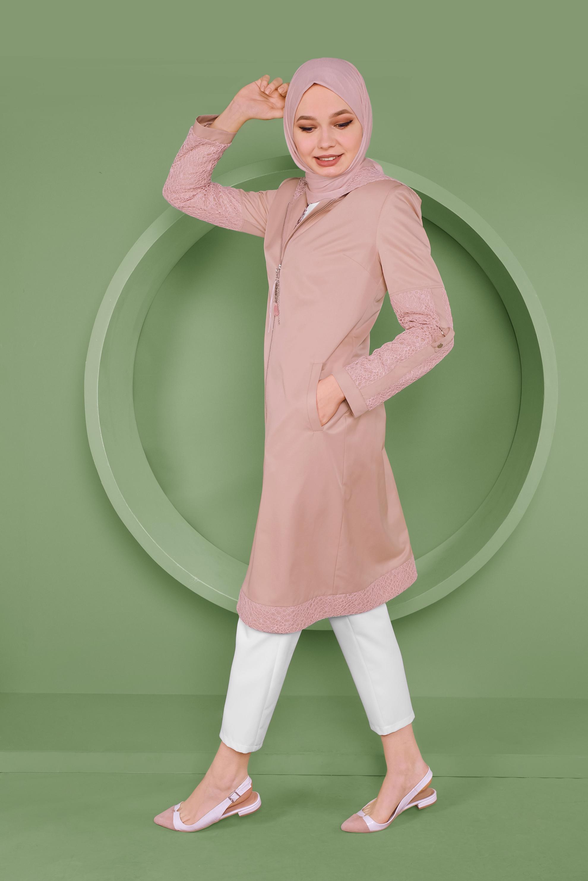 Tesettür giyim PUDRA DANTEL İŞLEMELİ KAPÜŞONLU TRENÇKOT 10336