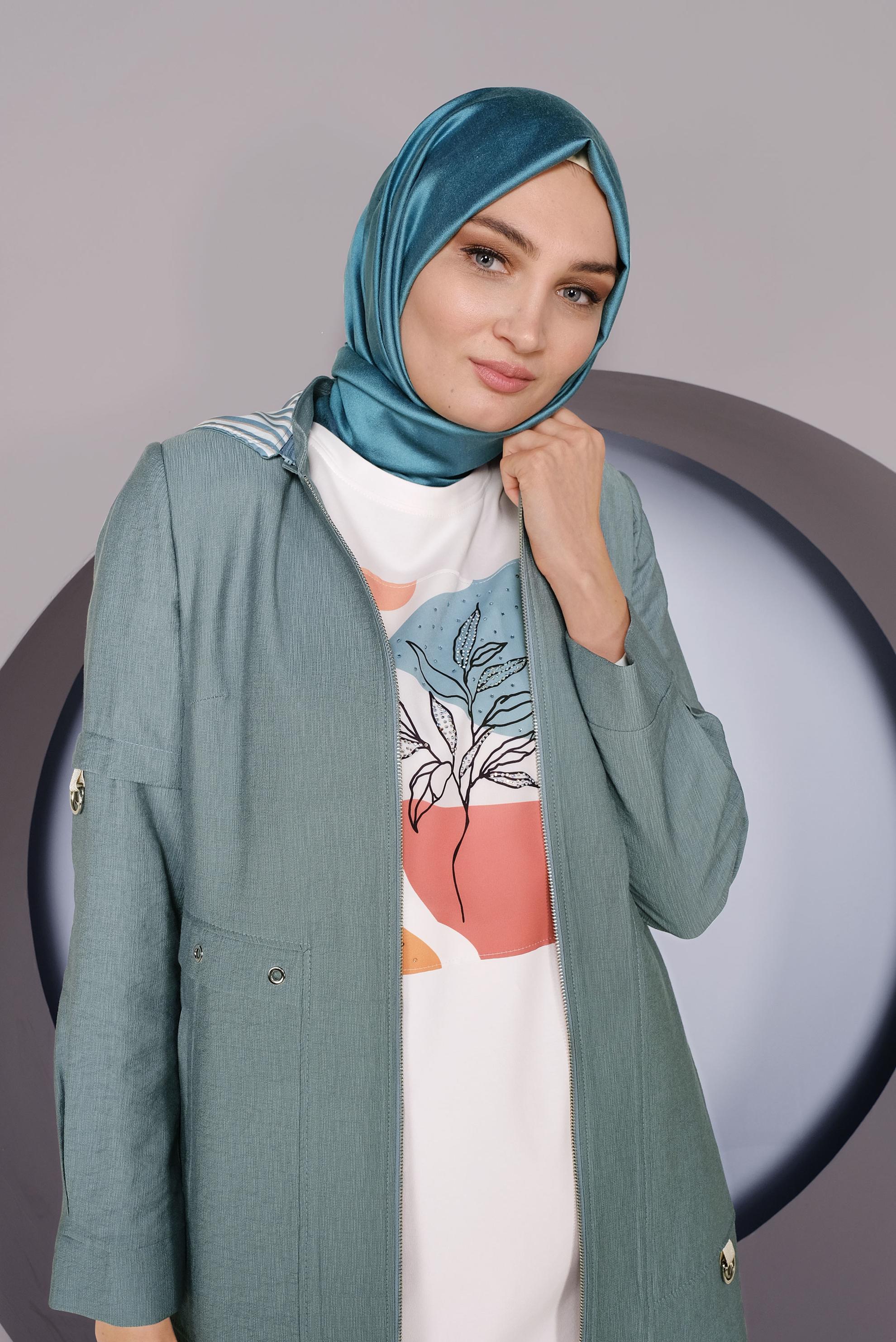 Tesettür giyim YEŞİL KAPÜŞONLU TRENÇKOT 10338