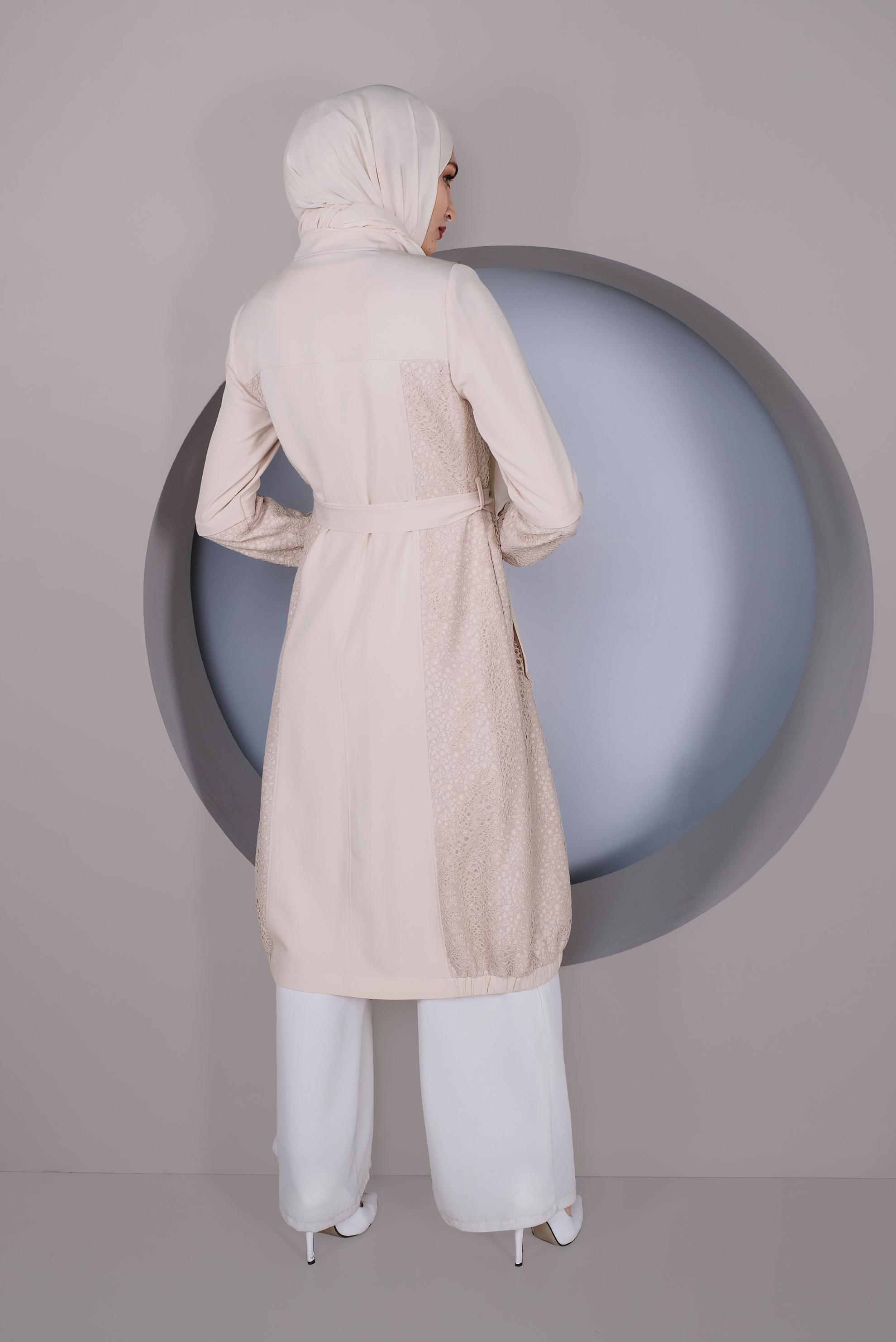 Tesettür giyim EKRU GÜPÜR DETAYLI FERMUARLI TRENÇKOT 10378