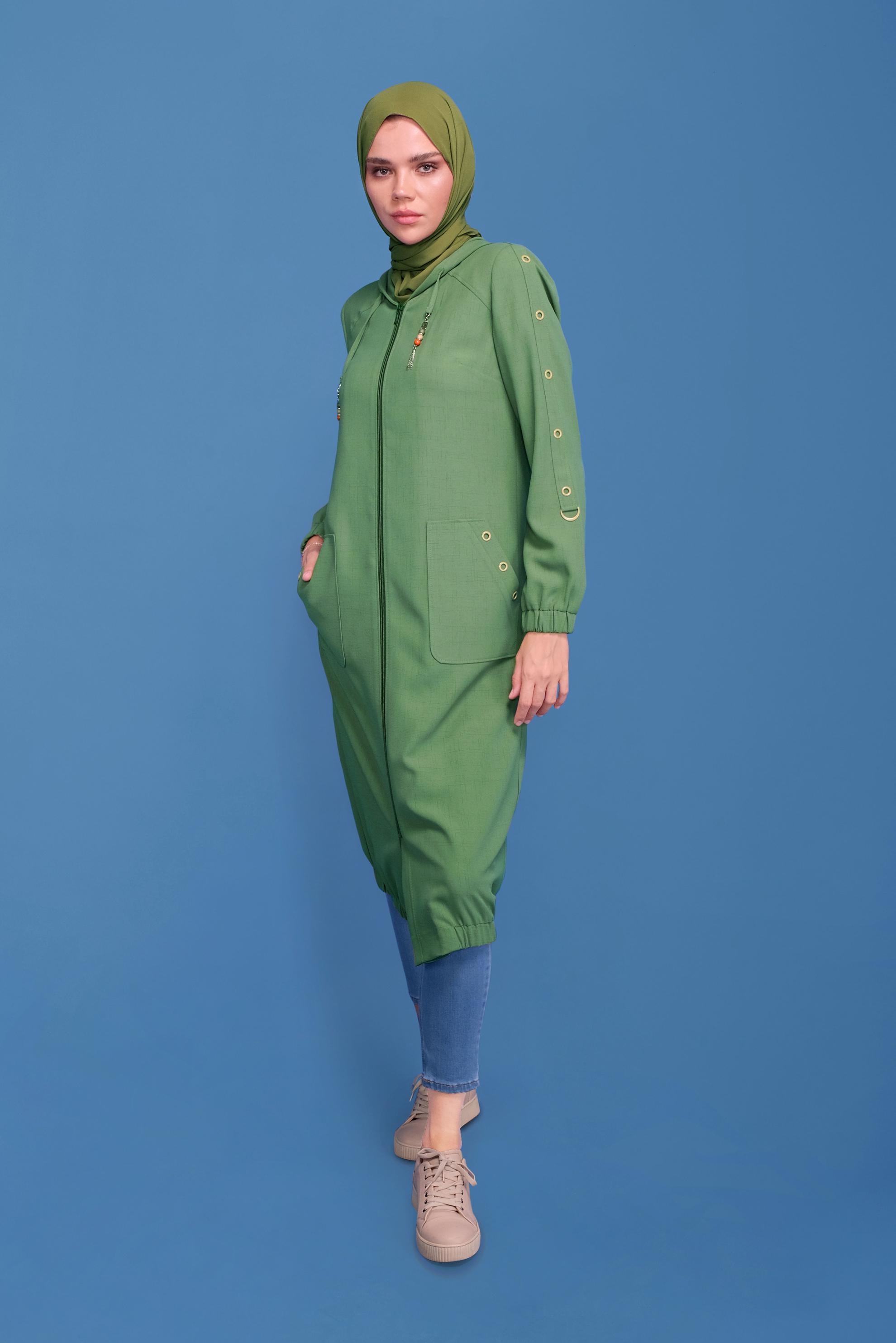 Tesettür giyim YEŞİL KUŞ GÖZÜ DETAYLI KAPÜŞONLU TRENÇKOT 10392