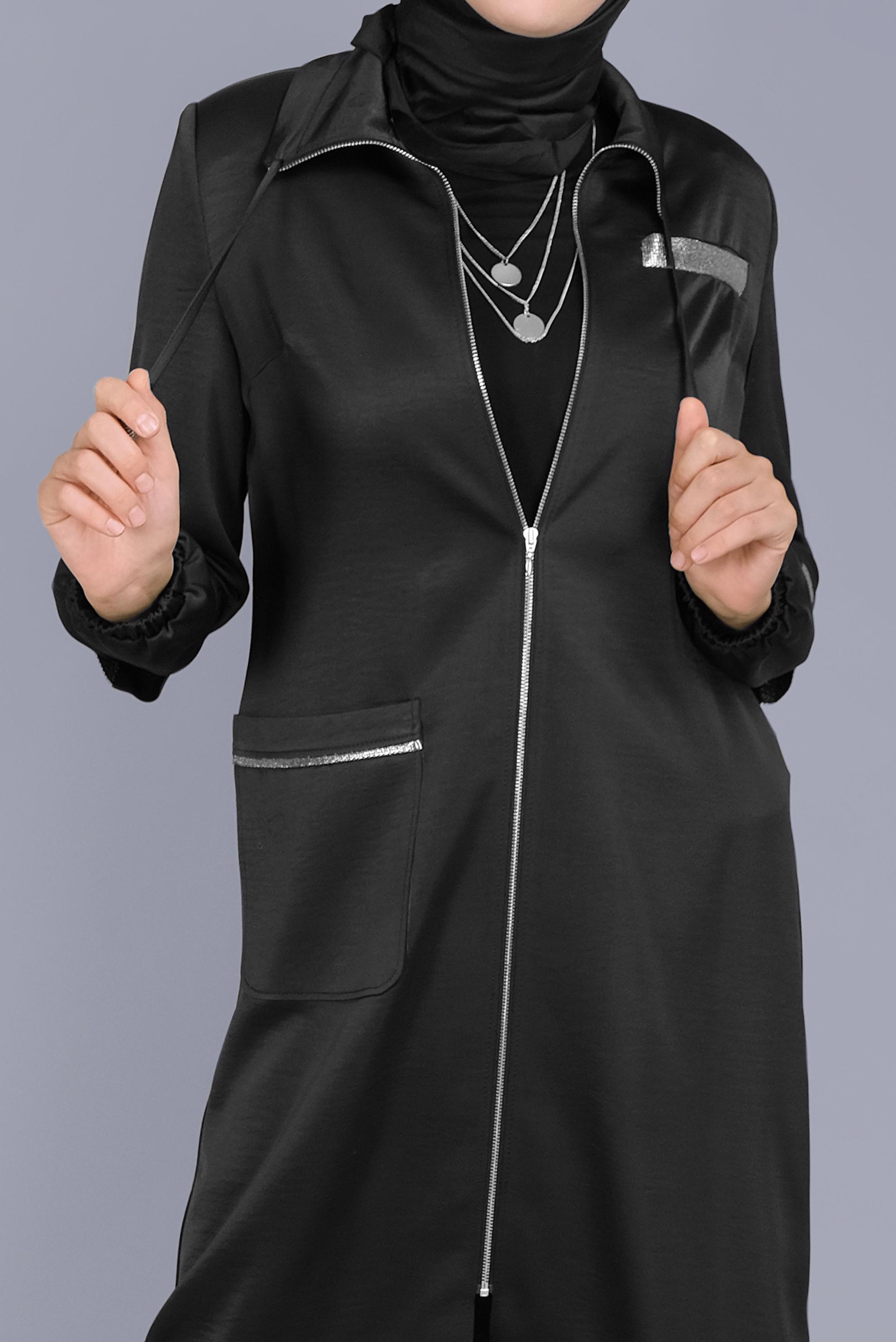 Tesettür giyim SİYAH YAKASI BÜZGÜ BAĞCIKLI FERMUARLI TRENÇKOT 10393