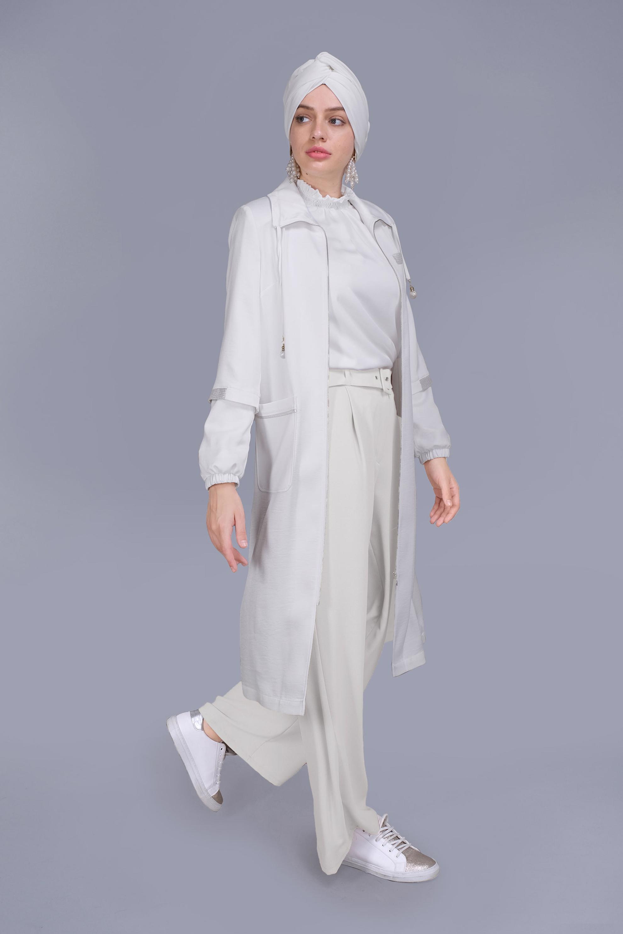 Tesettür giyim BEYAZ YAKASI BÜZGÜ BAĞCIKLI FERMUARLI TRENÇKOT 10393