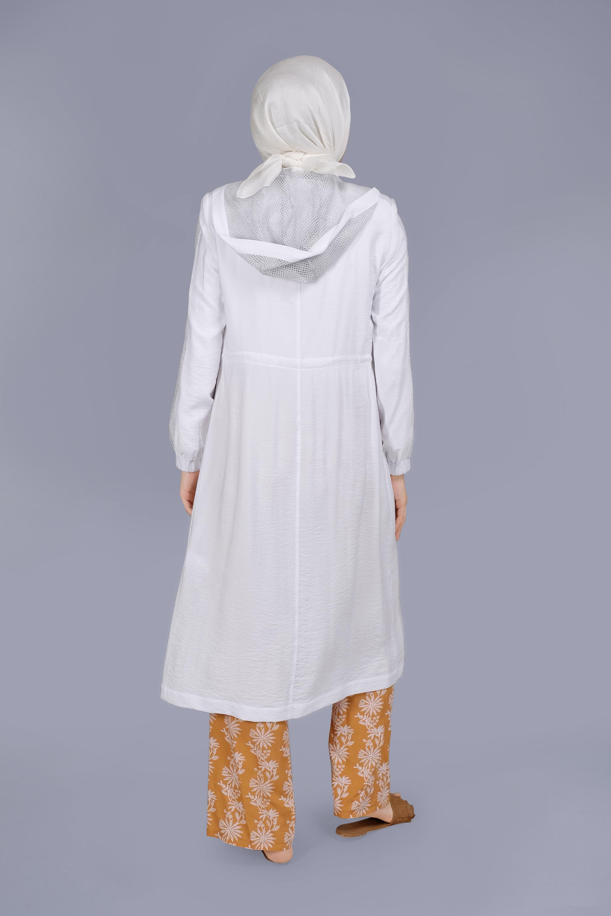 Tesettür giyim BEYAZ FİLELİ FERMUARLI TRENÇKOT 10394 