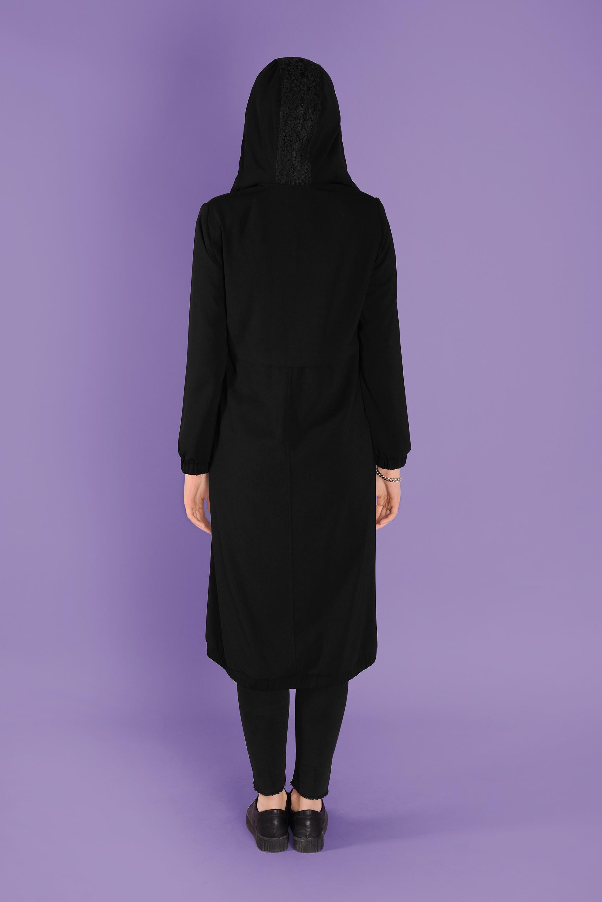 Tesettür giyim SİYAH CEBİ DANTEL DETAYLI METAL AKSESUARLI TRENÇKOT 10395 