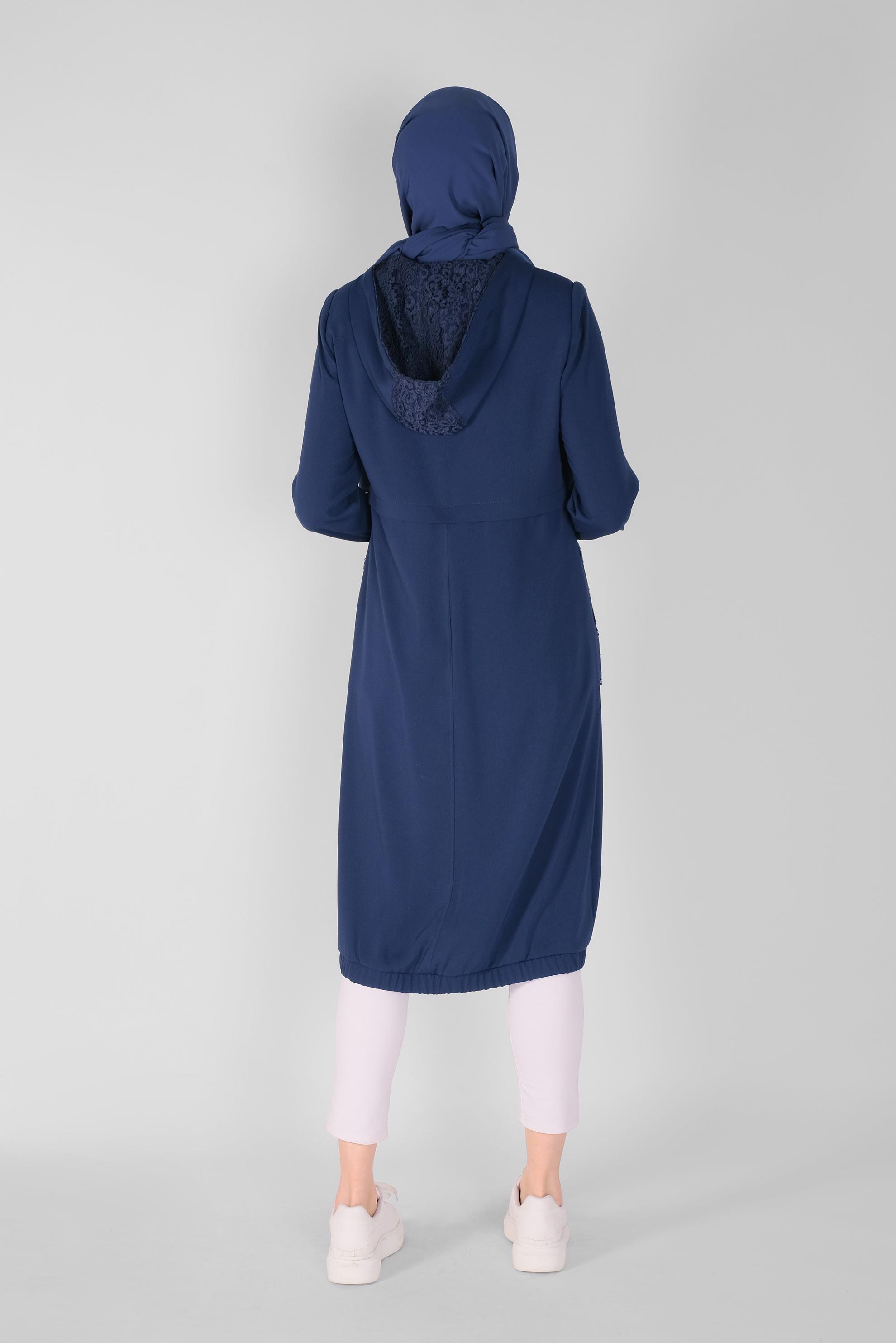 Tesettür giyim LACİVERT CEBİ DANTEL DETAYLI METAL AKSESUARLI TRENÇKOT 10395 