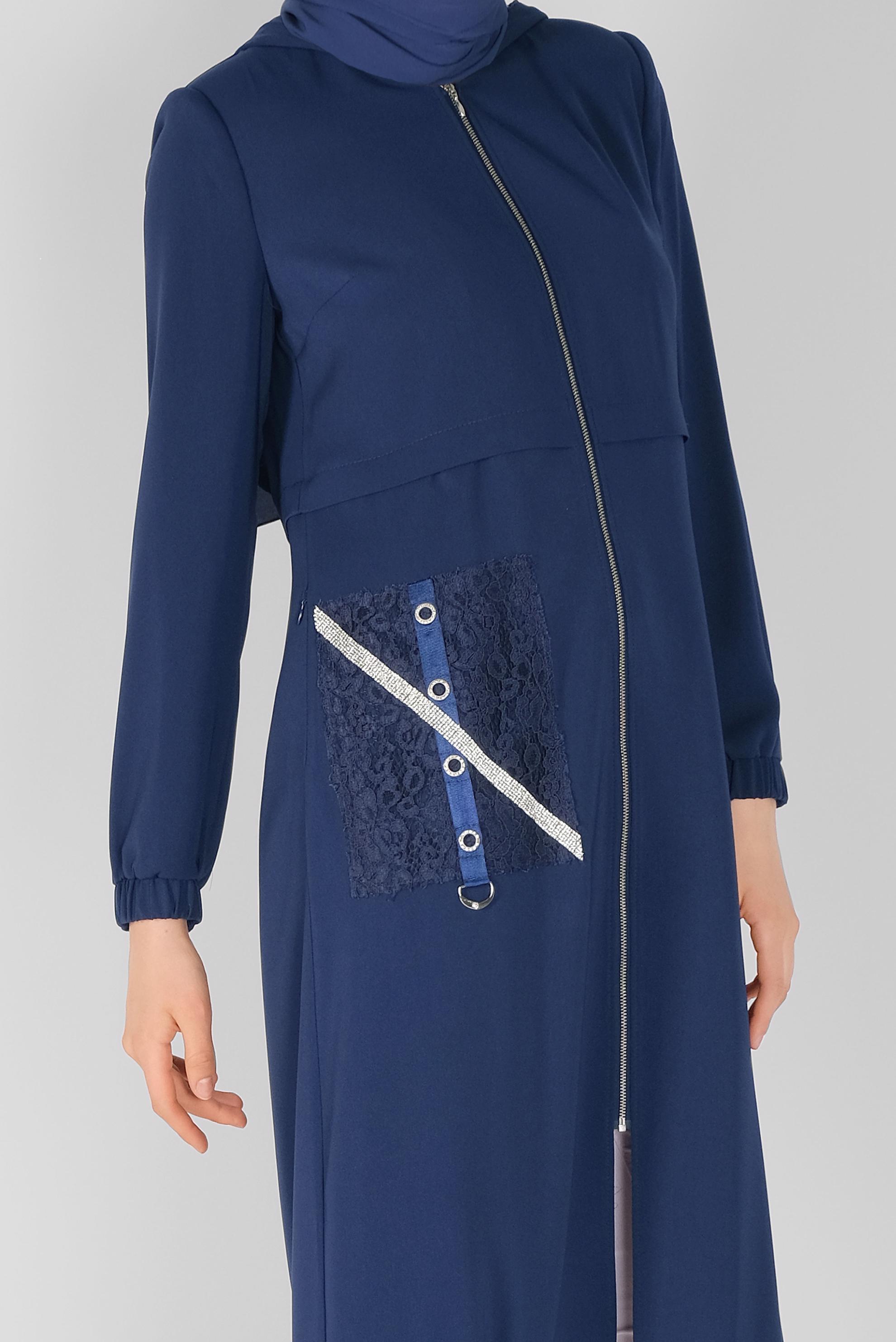 Tesettür giyim LACİVERT CEBİ DANTEL DETAYLI METAL AKSESUARLI TRENÇKOT 10395 