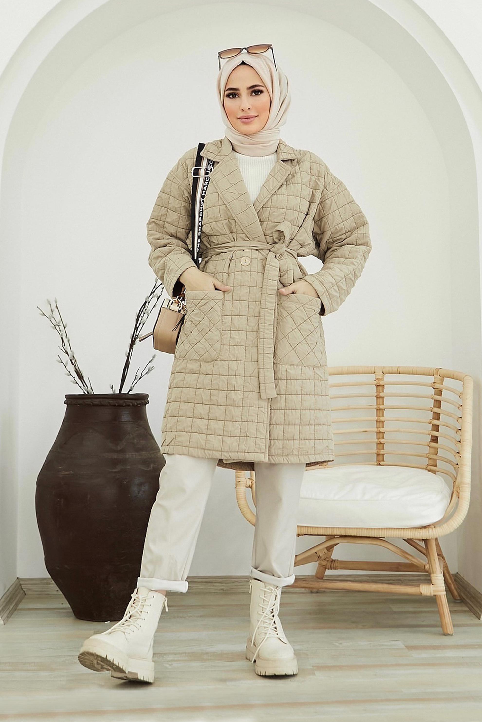 Tesettür giyim BEJ CEP DETAYLI BELİ KUŞAKLI KAPİTONE CEKET 42474 