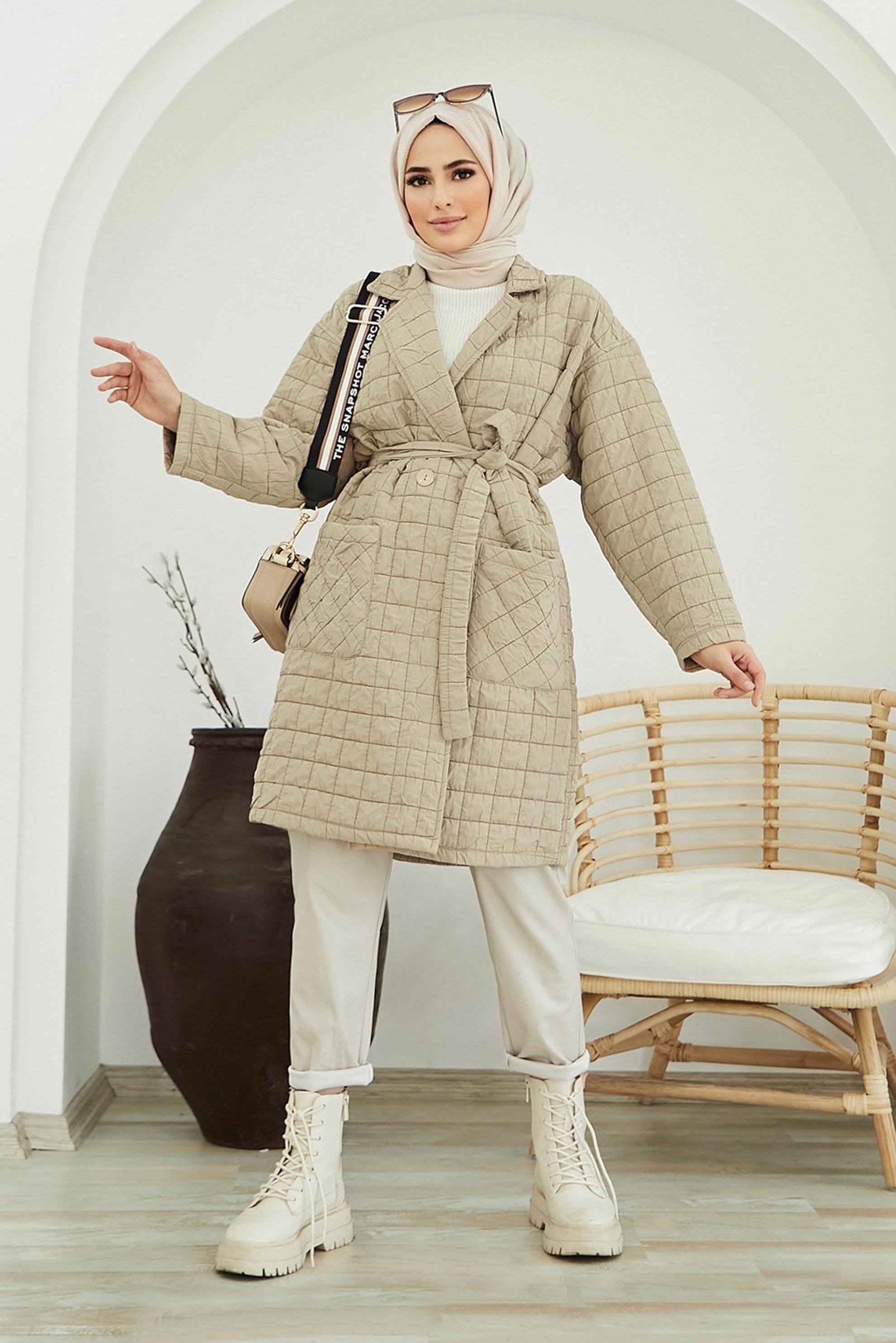 Tesettür giyim BEJ CEP DETAYLI BELİ KUŞAKLI KAPİTONE CEKET 42474 