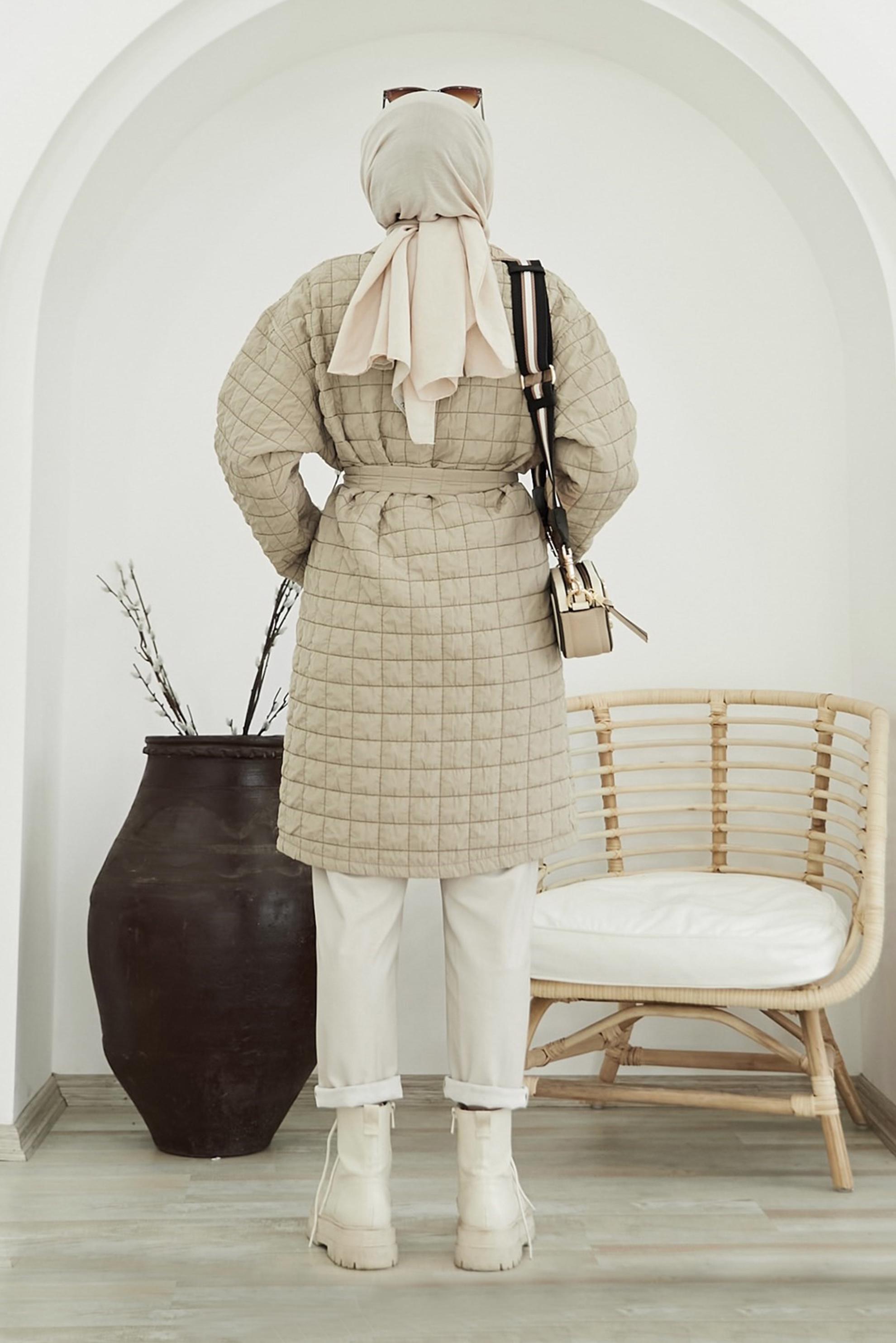 Tesettür giyim BEJ CEP DETAYLI BELİ KUŞAKLI KAPİTONE CEKET 42474 