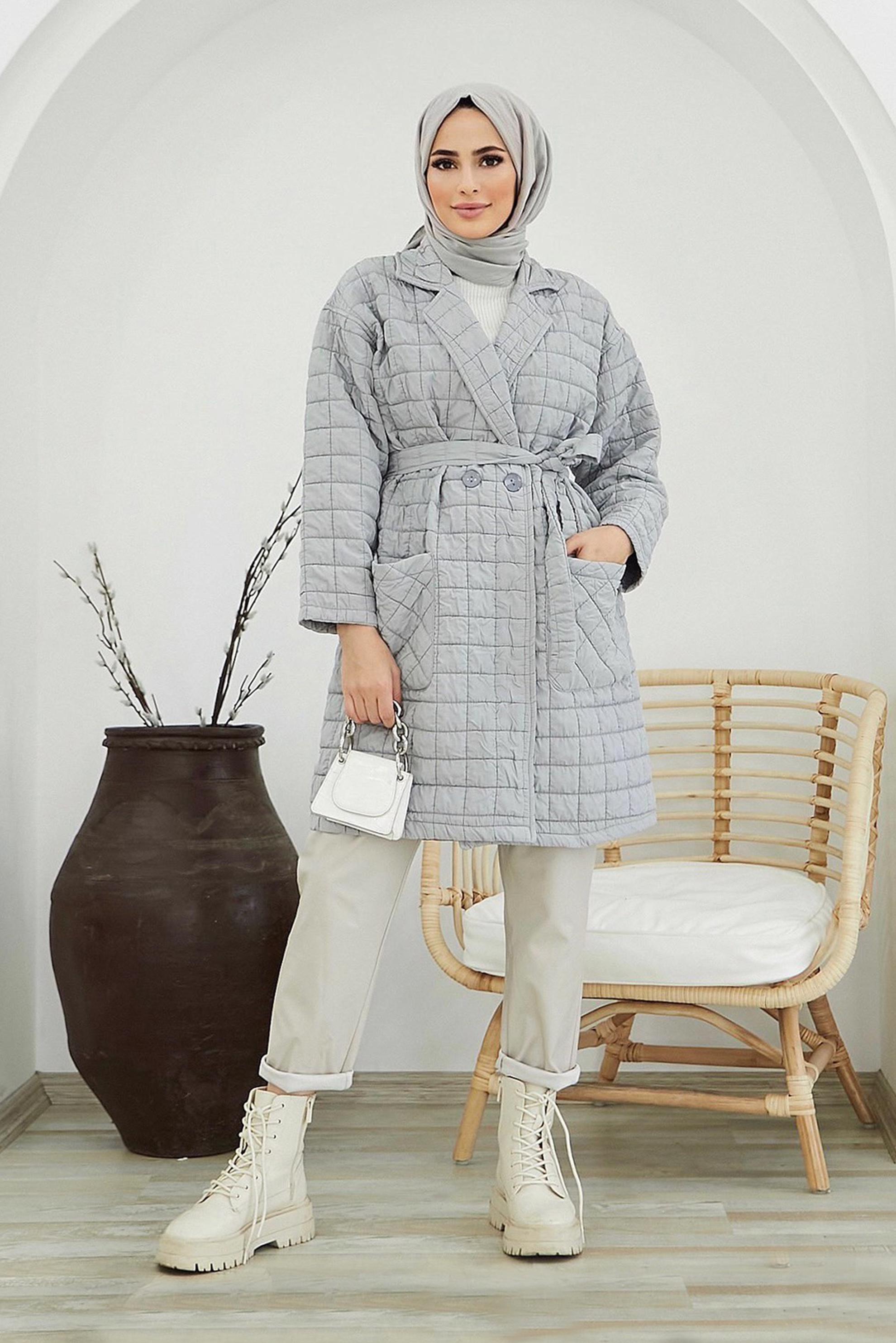 Tesettür giyim GRİ CEP DETAYLI BELİ KUŞAKLI KAPİTONE CEKET 42474 