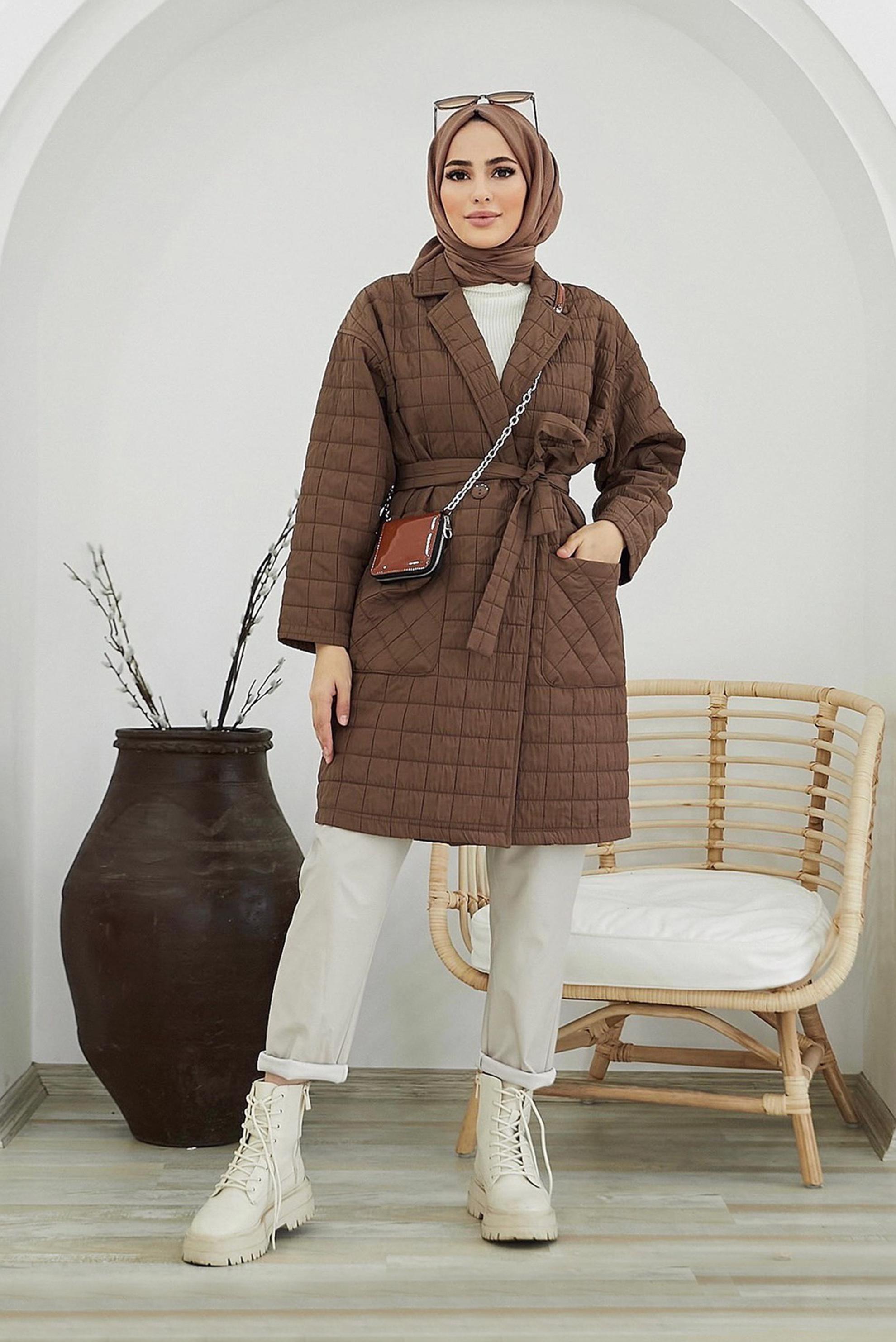 Tesettür giyim KAHVE CEP DETAYLI BELİ KUŞAKLI KAPİTONE CEKET 42474 