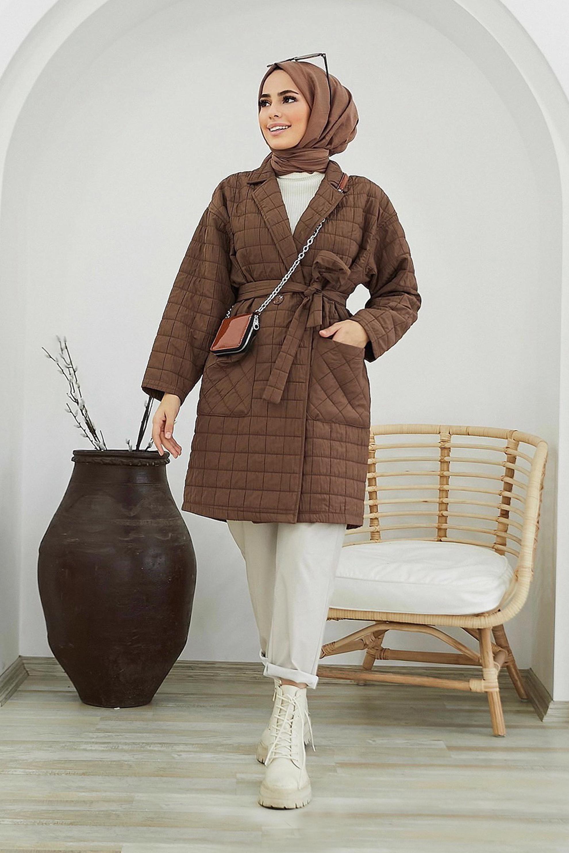 Tesettür giyim KAHVE CEP DETAYLI BELİ KUŞAKLI KAPİTONE CEKET 42474 