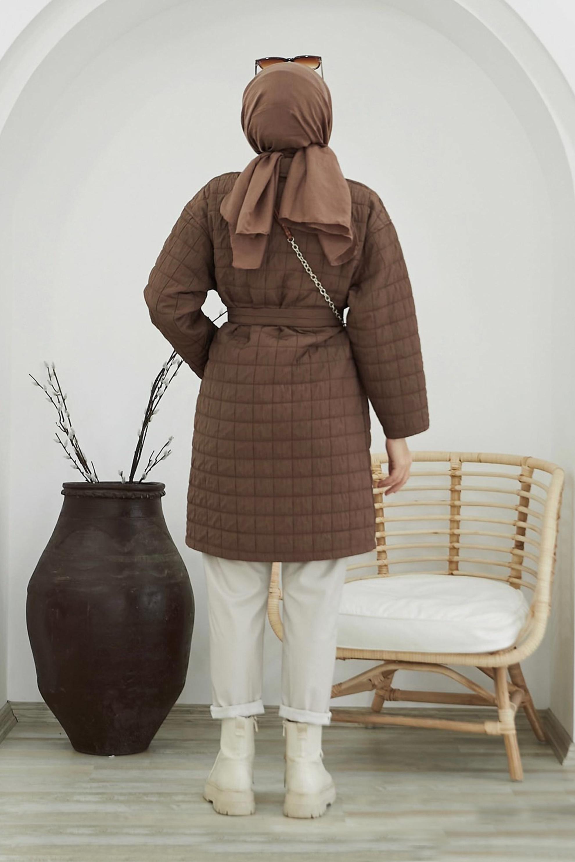 Tesettür giyim KAHVE CEP DETAYLI BELİ KUŞAKLI KAPİTONE CEKET 42474 