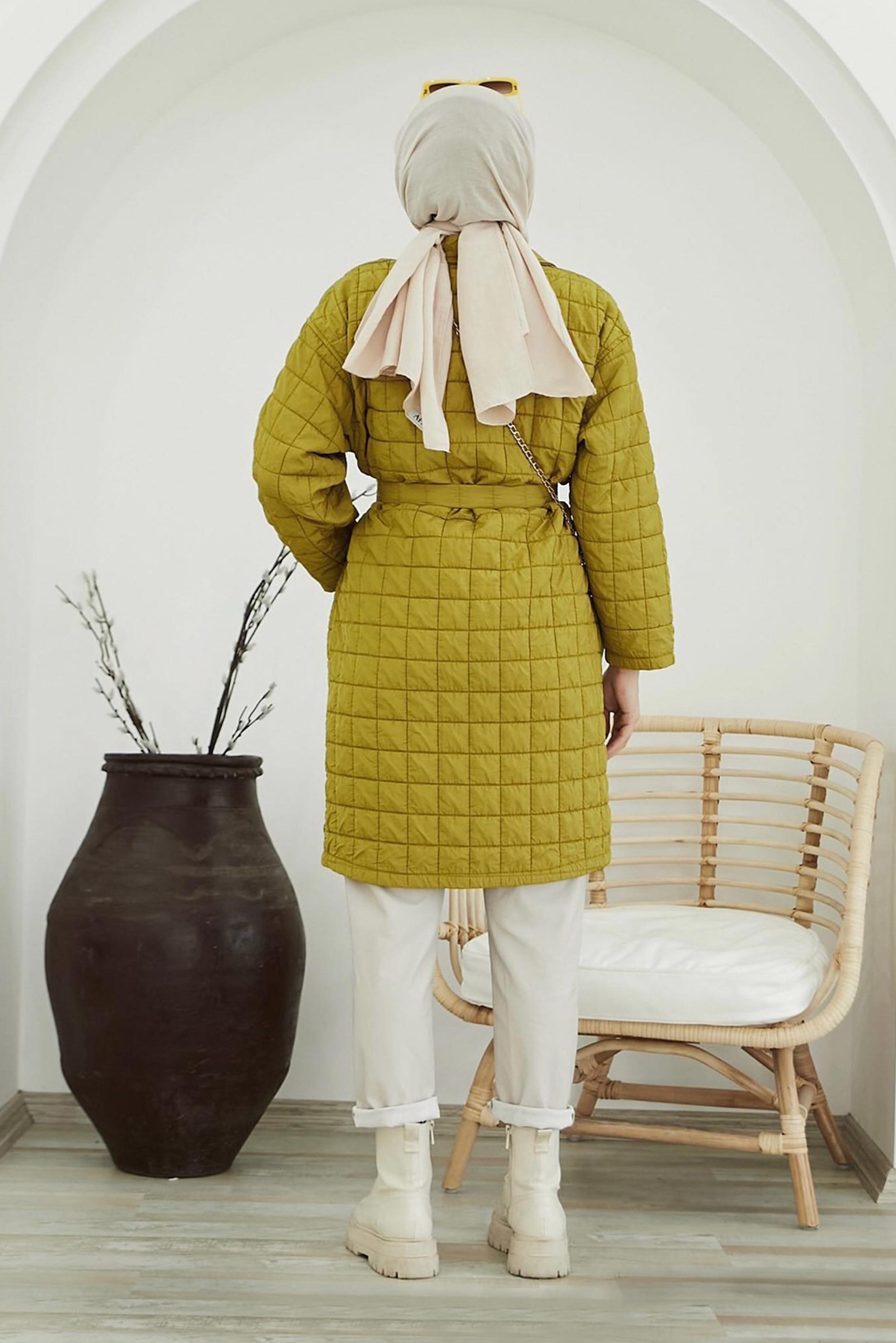 Tesettür giyim YEŞİL CEP DETAYLI BELİ KUŞAKLI KAPİTONE CEKET 42474 