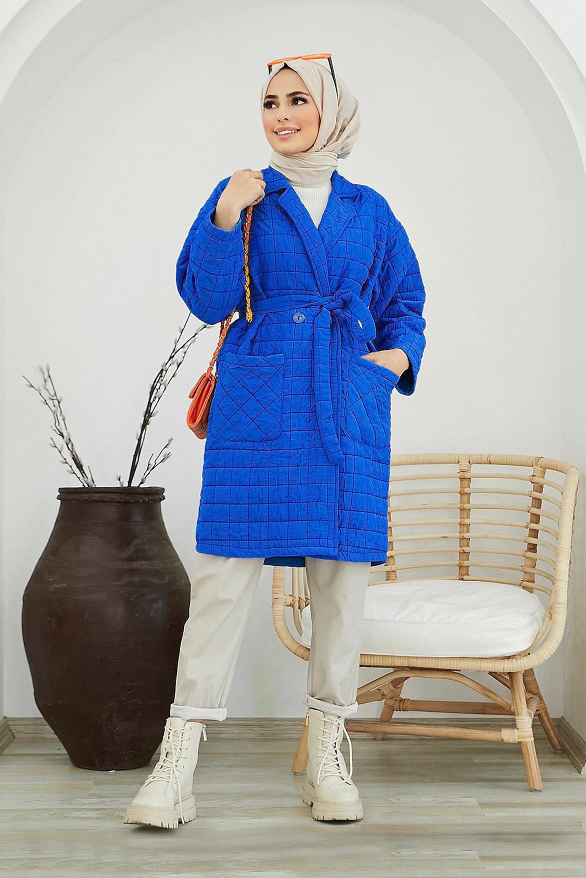 Tesettür giyim MAVİ CEP DETAYLI BELİ KUŞAKLI KAPİTONE CEKET 42474 