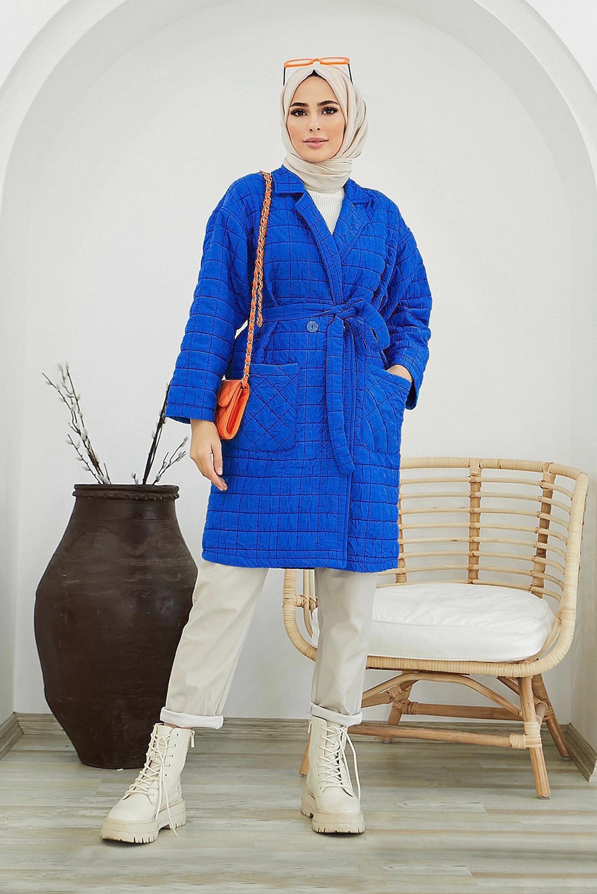 Tesettür giyim MAVİ CEP DETAYLI BELİ KUŞAKLI KAPİTONE CEKET 42474 