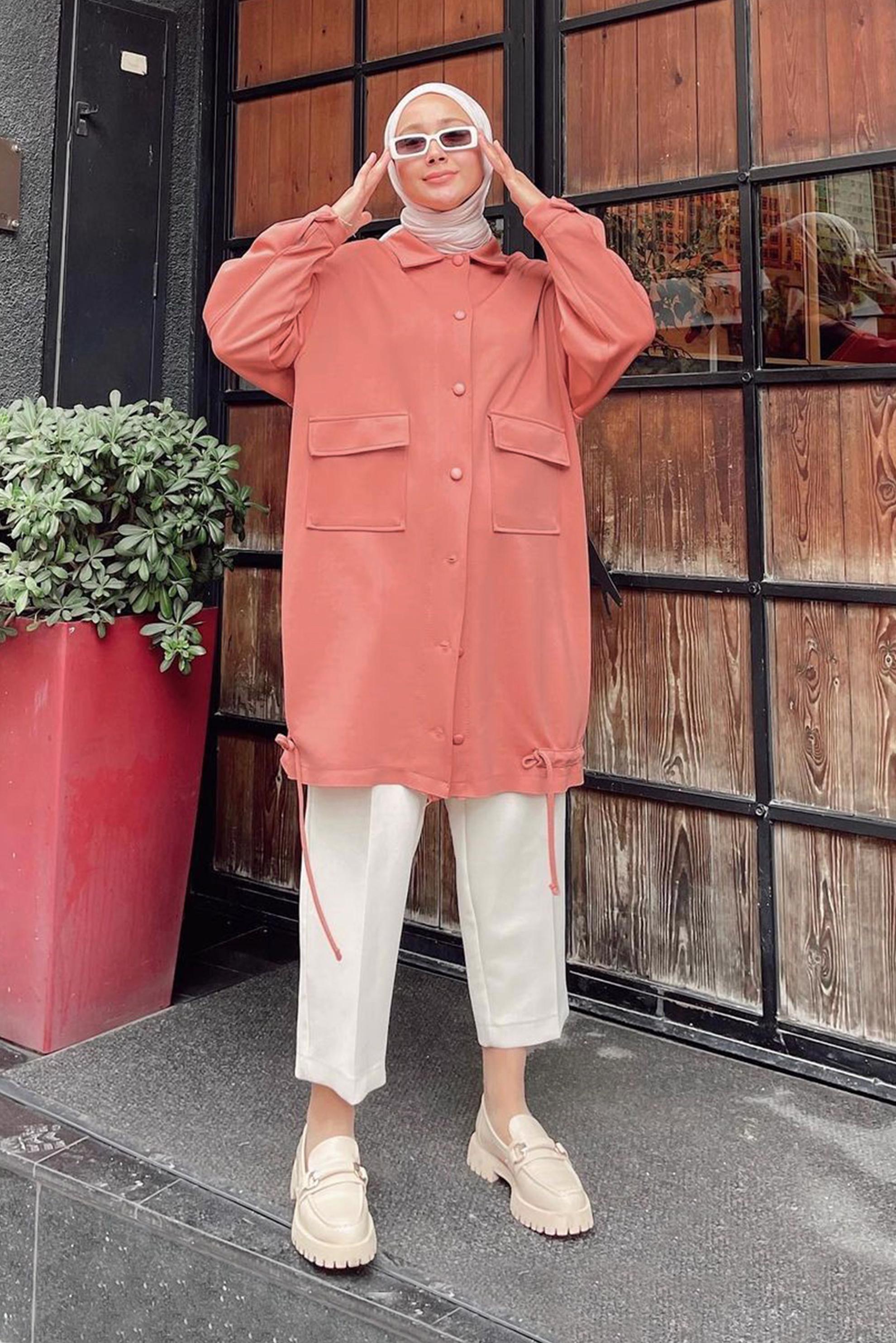 Tesettür giyim KIRMIZI CEP DETAYLI ETEK UCU BÜZGÜLÜ CEKET 42475 