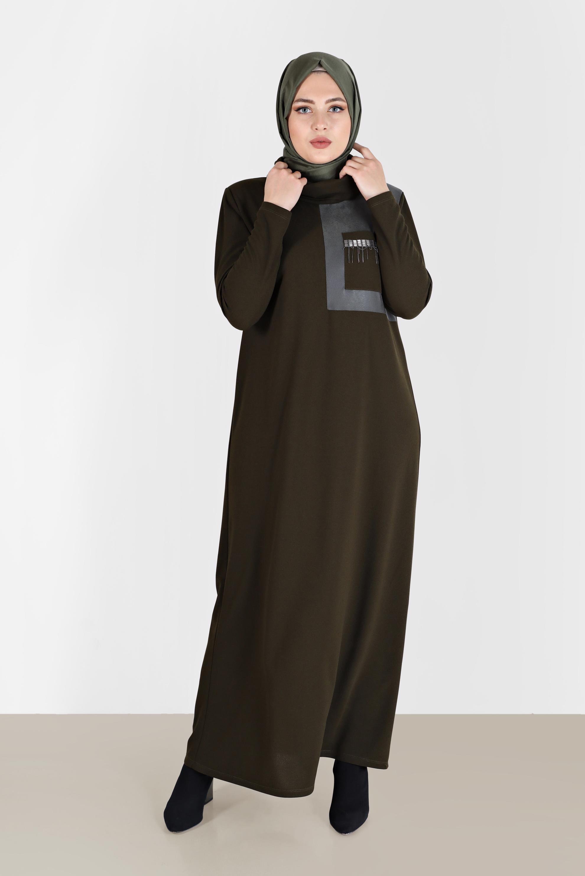 Vêtements hijab KAKI ROBE ENCOLURE FLUIDE DÉTAIL CHAÎNE 20197