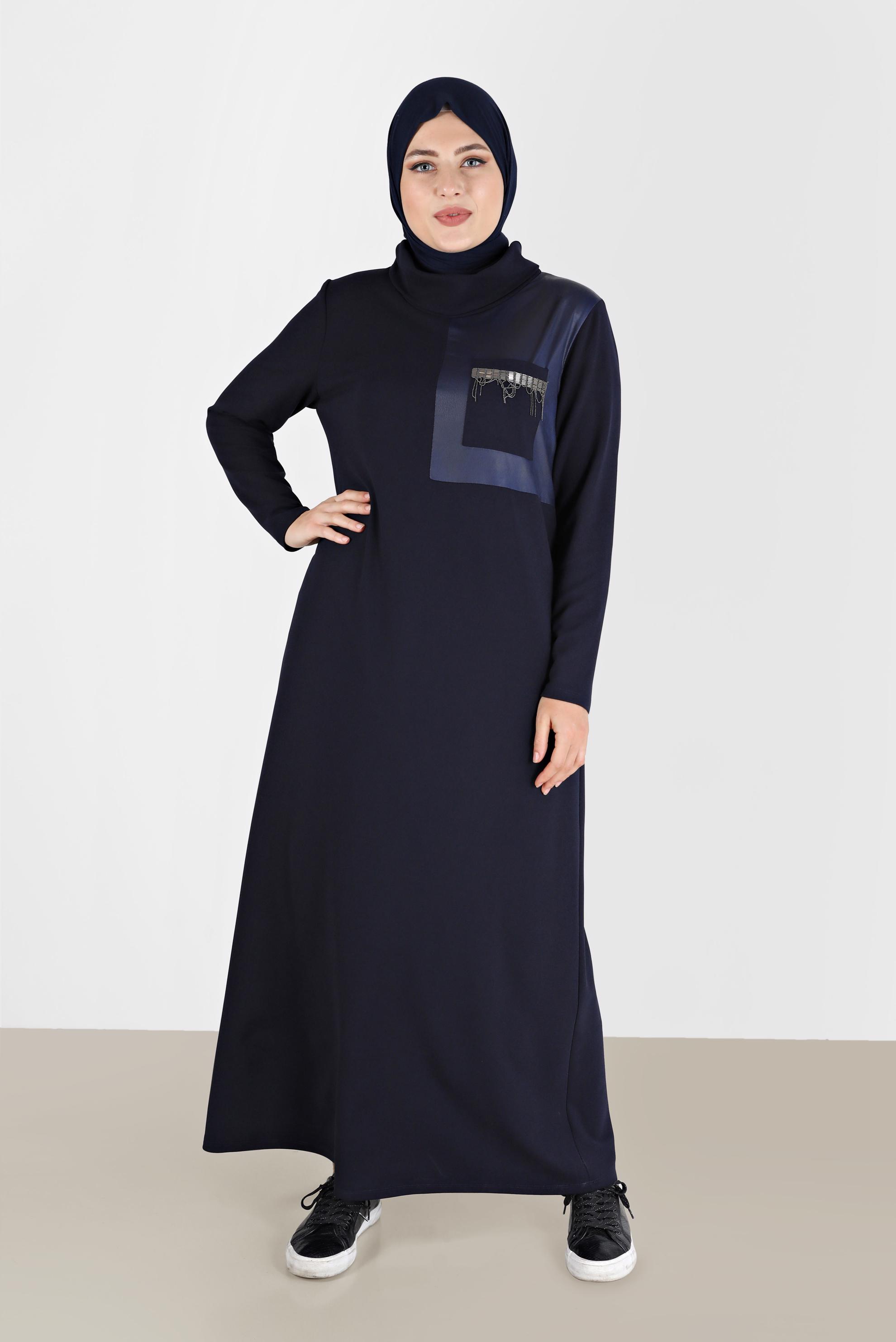 Vêtements hijab BLEU MARINE ROBE ENCOLURE FLUIDE DÉTAIL CHAÎNE 20197