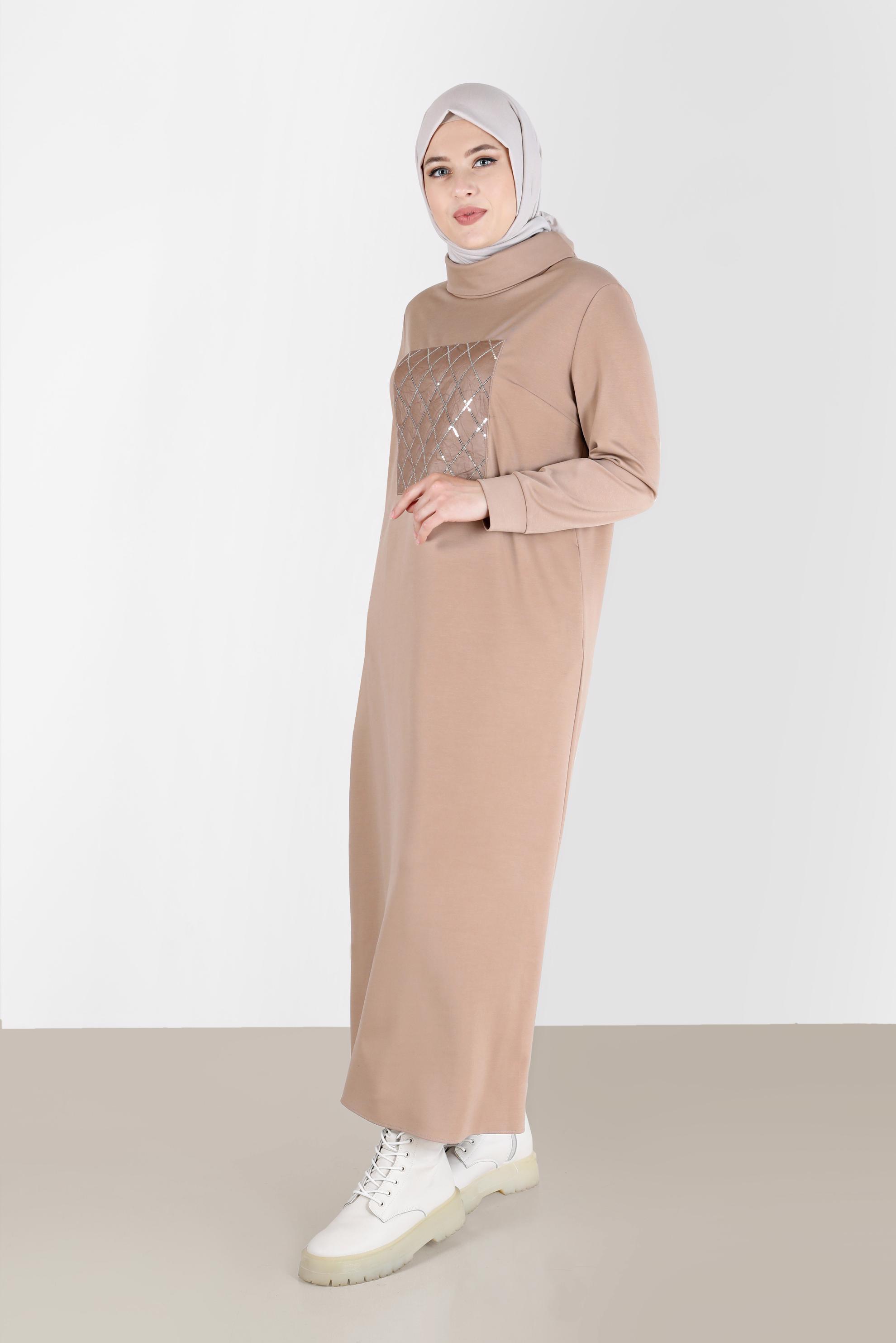 Tesettür giyim BEJ PUL İŞLEMELİ KAPİTONE DESEN DETAYLI ELBİSE 20198 