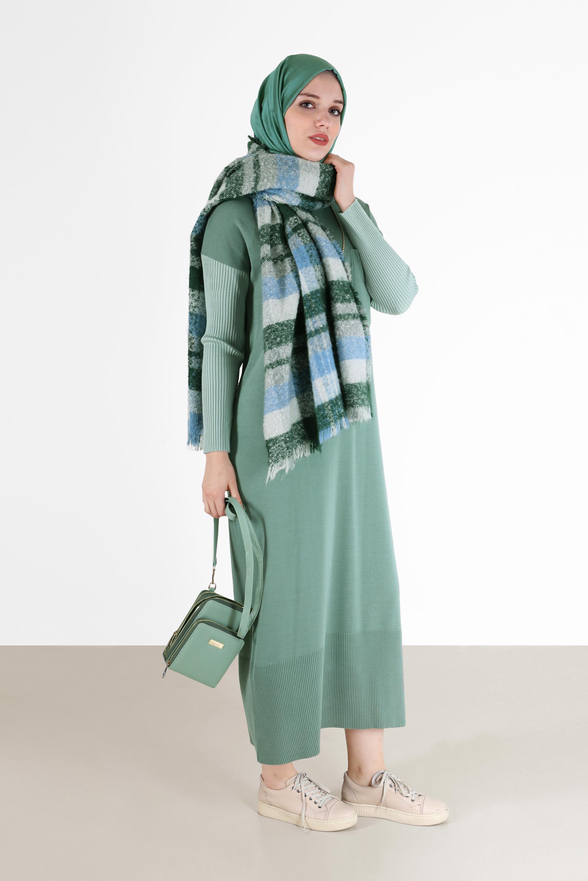 Tesettür giyim YEŞİL İKİ RENKLİ TRİKO ELBİSE 42018