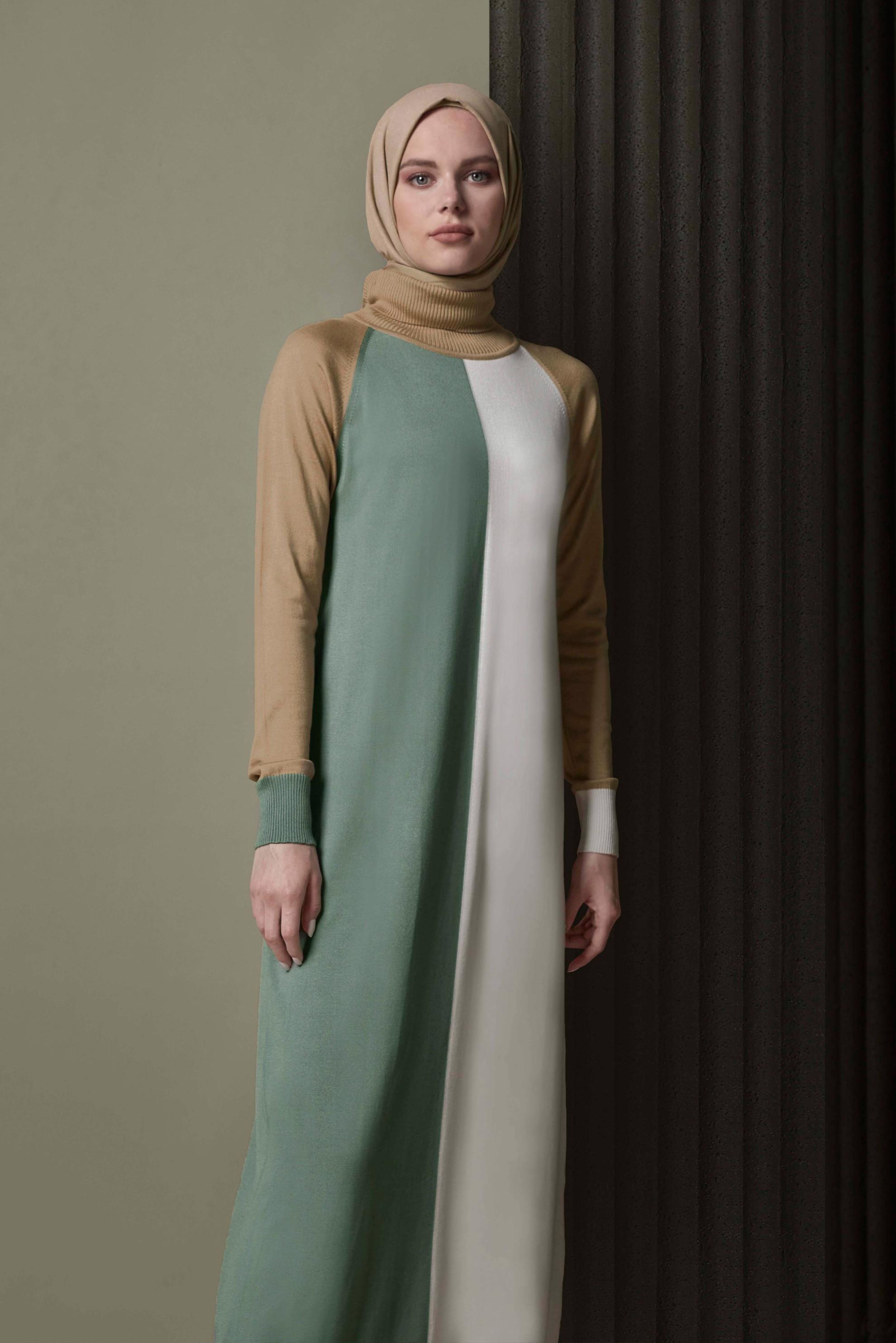 Tesettür giyim YEŞİL ÜÇ RENKLİ TRİKO ELBİSE 42084 