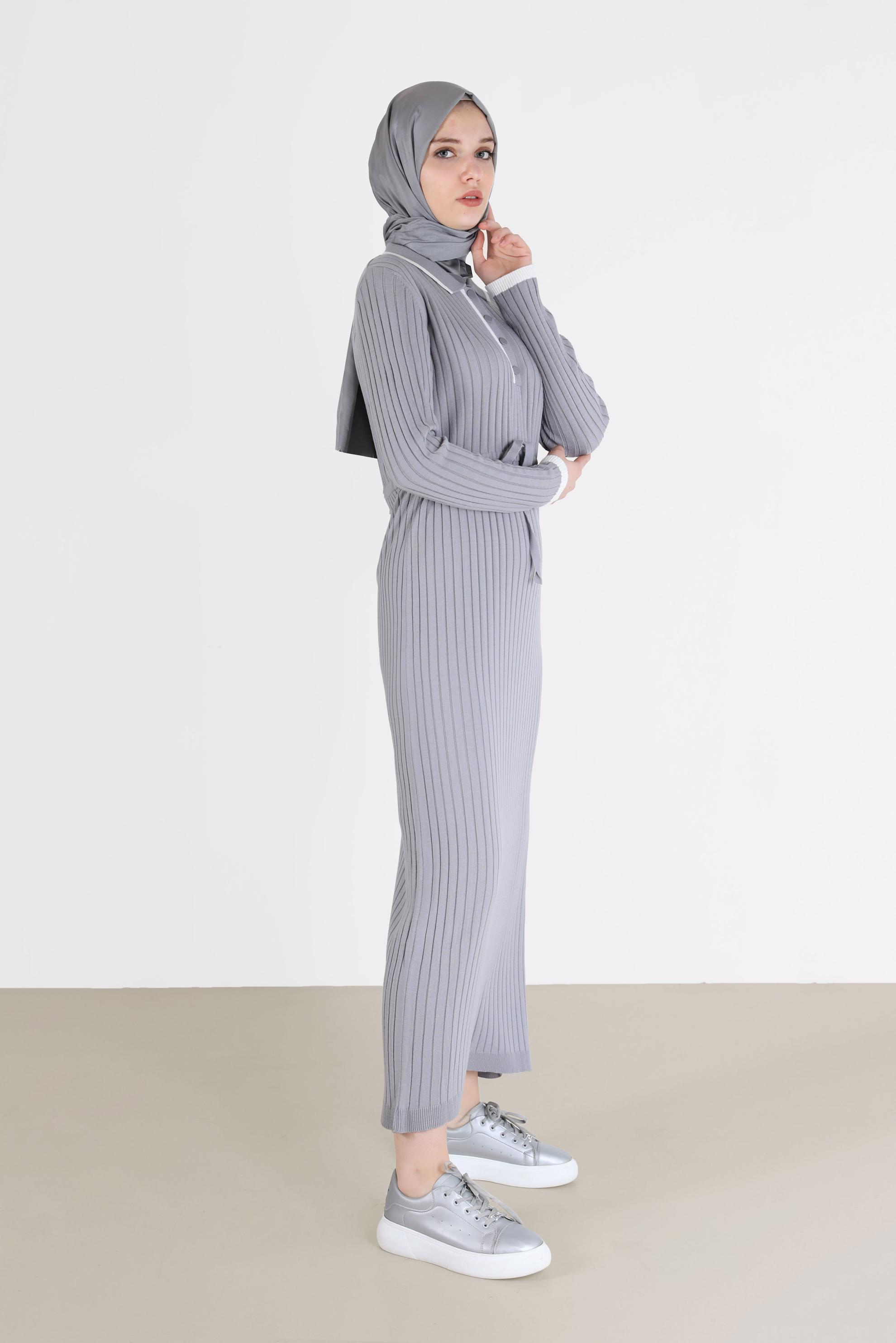 Tesettür giyim GRİ POLO YAKA FİTİLLİ TRİKO ELBİSE 42122 