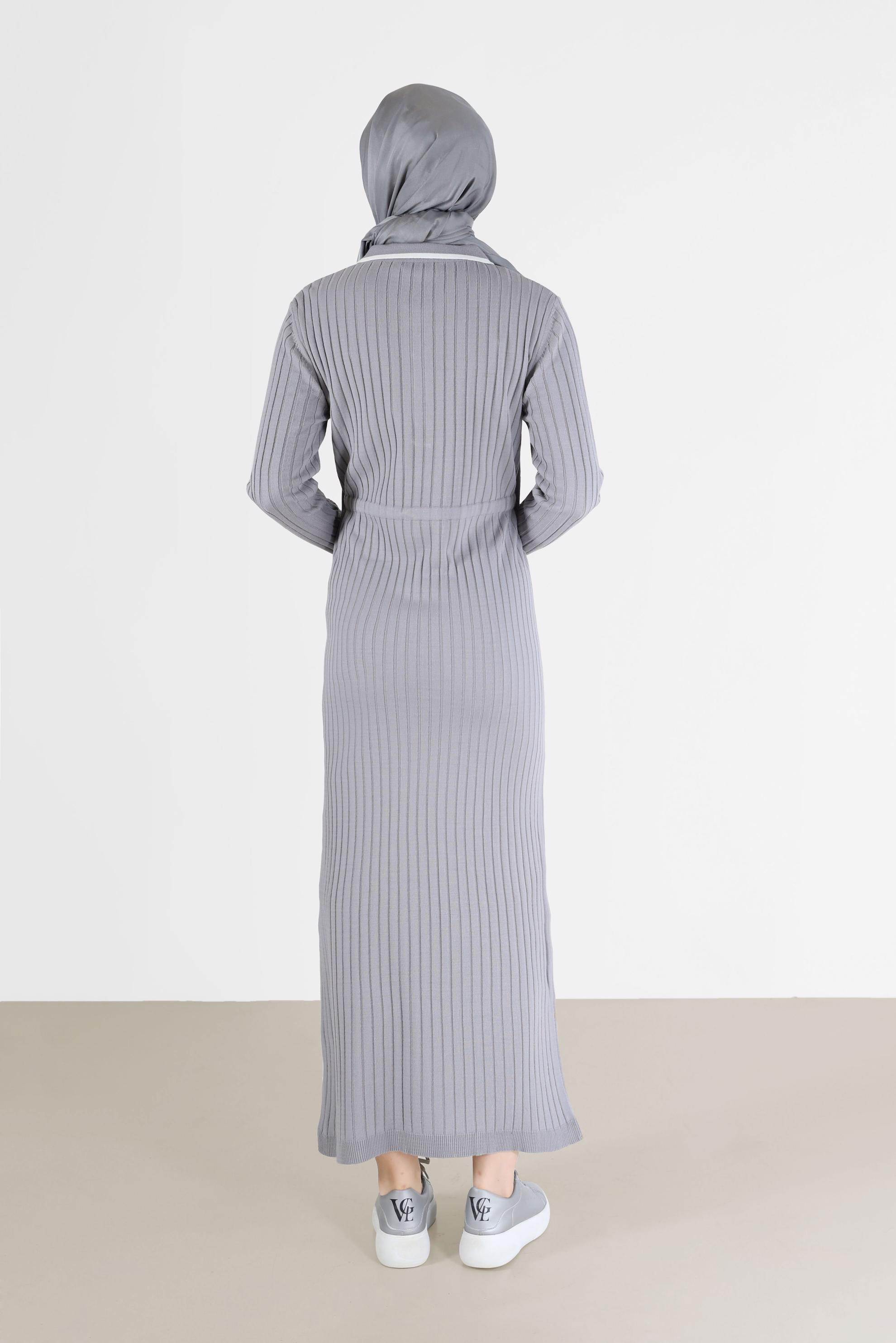 Tesettür giyim GRİ POLO YAKA FİTİLLİ TRİKO ELBİSE 42122 