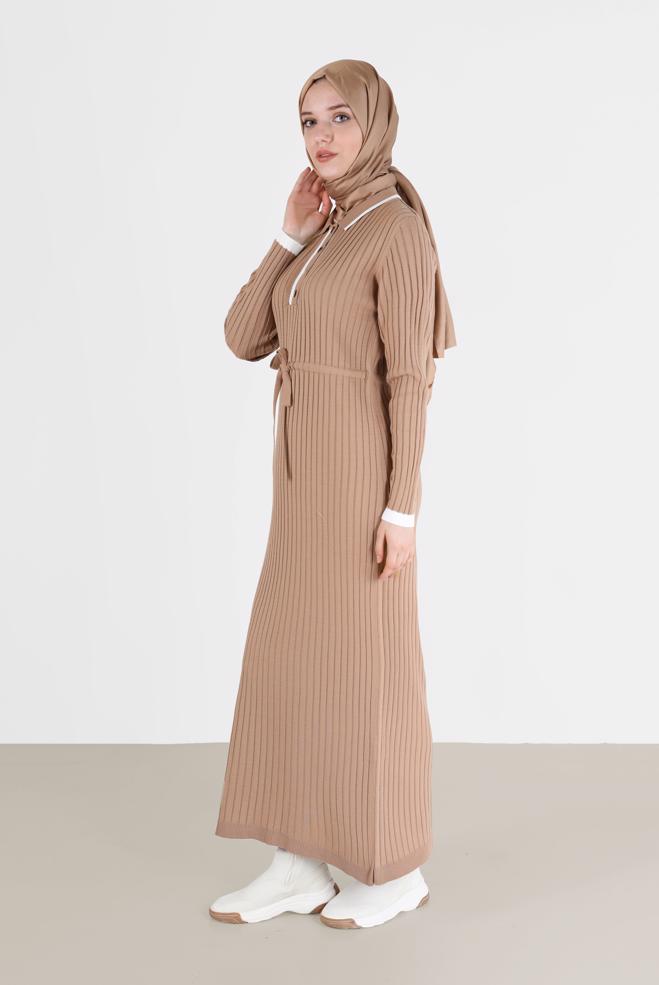 Tesettür giyim KAHVE POLO YAKA FİTİLLİ TRİKO ELBİSE 42122  - ALVİNA