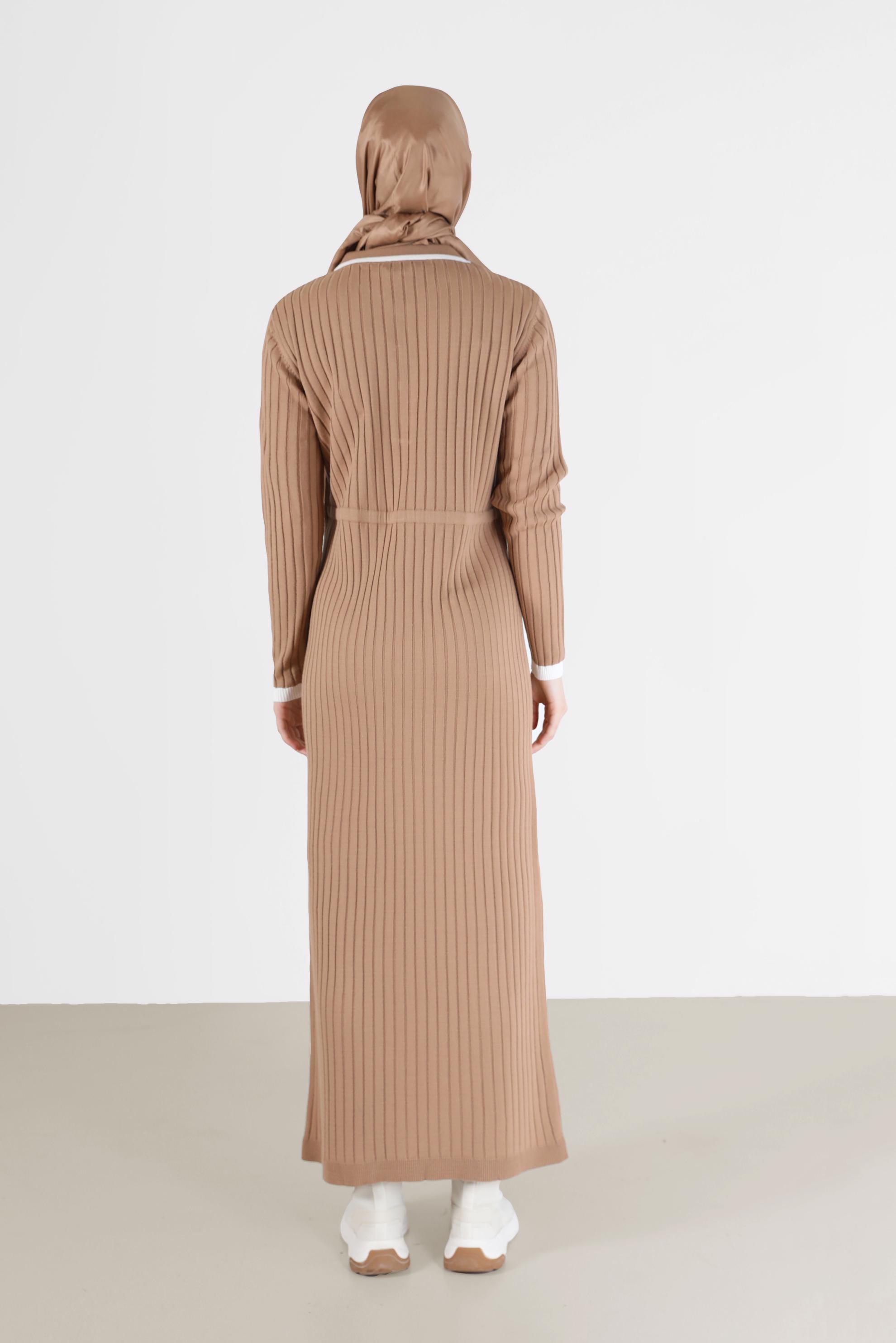 Tesettür giyim KAHVE POLO YAKA FİTİLLİ TRİKO ELBİSE 42122 