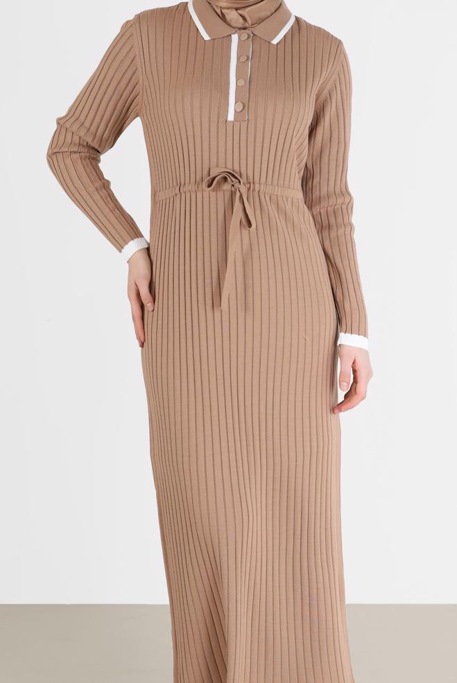 Tesettür giyim KAHVE POLO YAKA FİTİLLİ TRİKO ELBİSE 42122  - ALVİNA