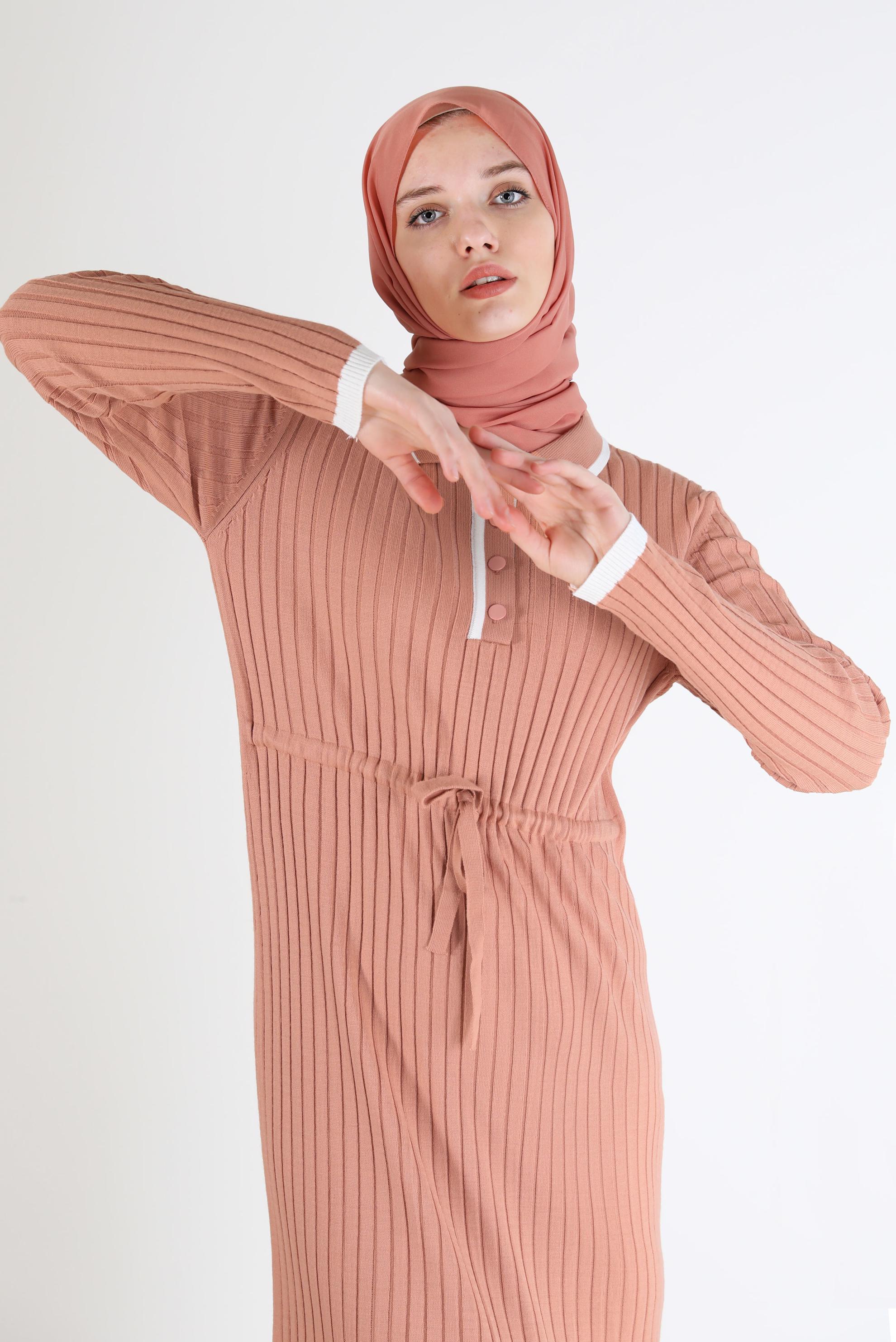 Tesettür giyim PUDRA POLO YAKA FİTİLLİ TRİKO ELBİSE 42122 