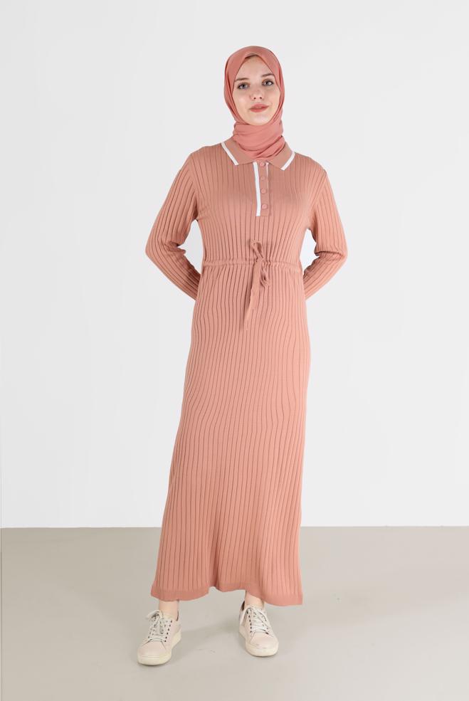 Tesettür giyim PUDRA POLO YAKA FİTİLLİ TRİKO ELBİSE 42122  - ALVİNA