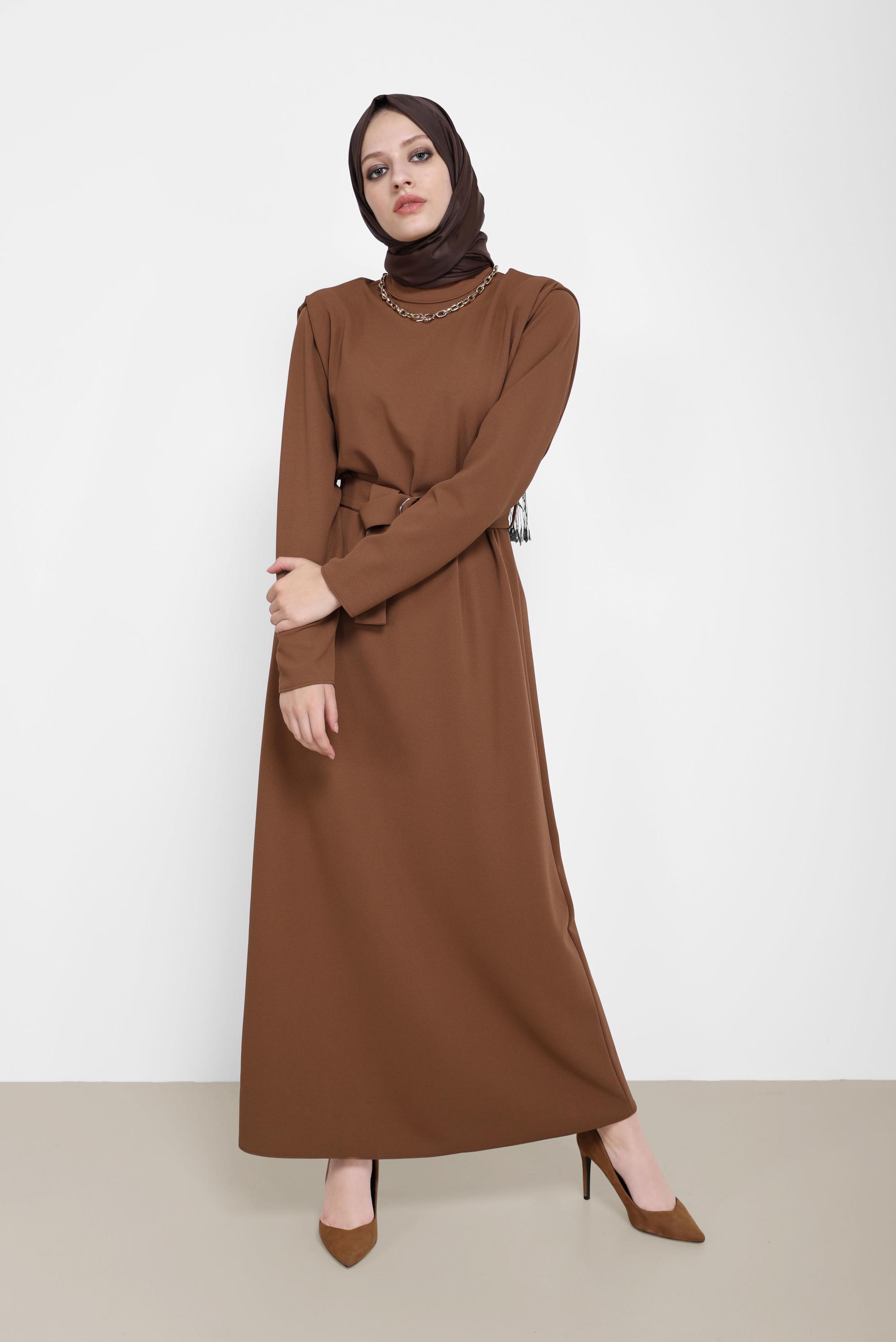Tesettür giyim KAHVE KUŞAKLI HAKİM YAKA ELBİSE 42171 