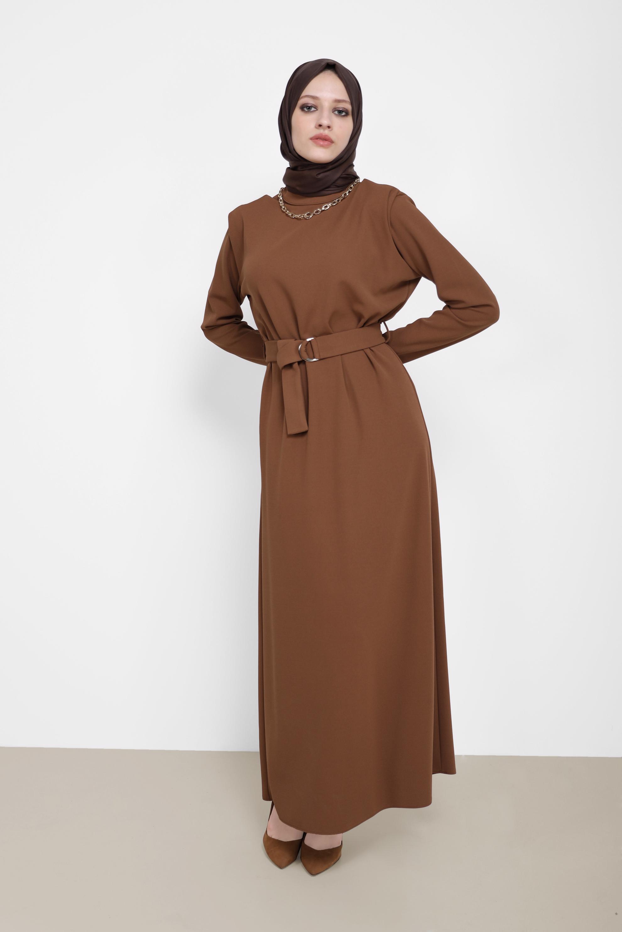 Tesettür giyim KAHVE KUŞAKLI HAKİM YAKA ELBİSE 42171 