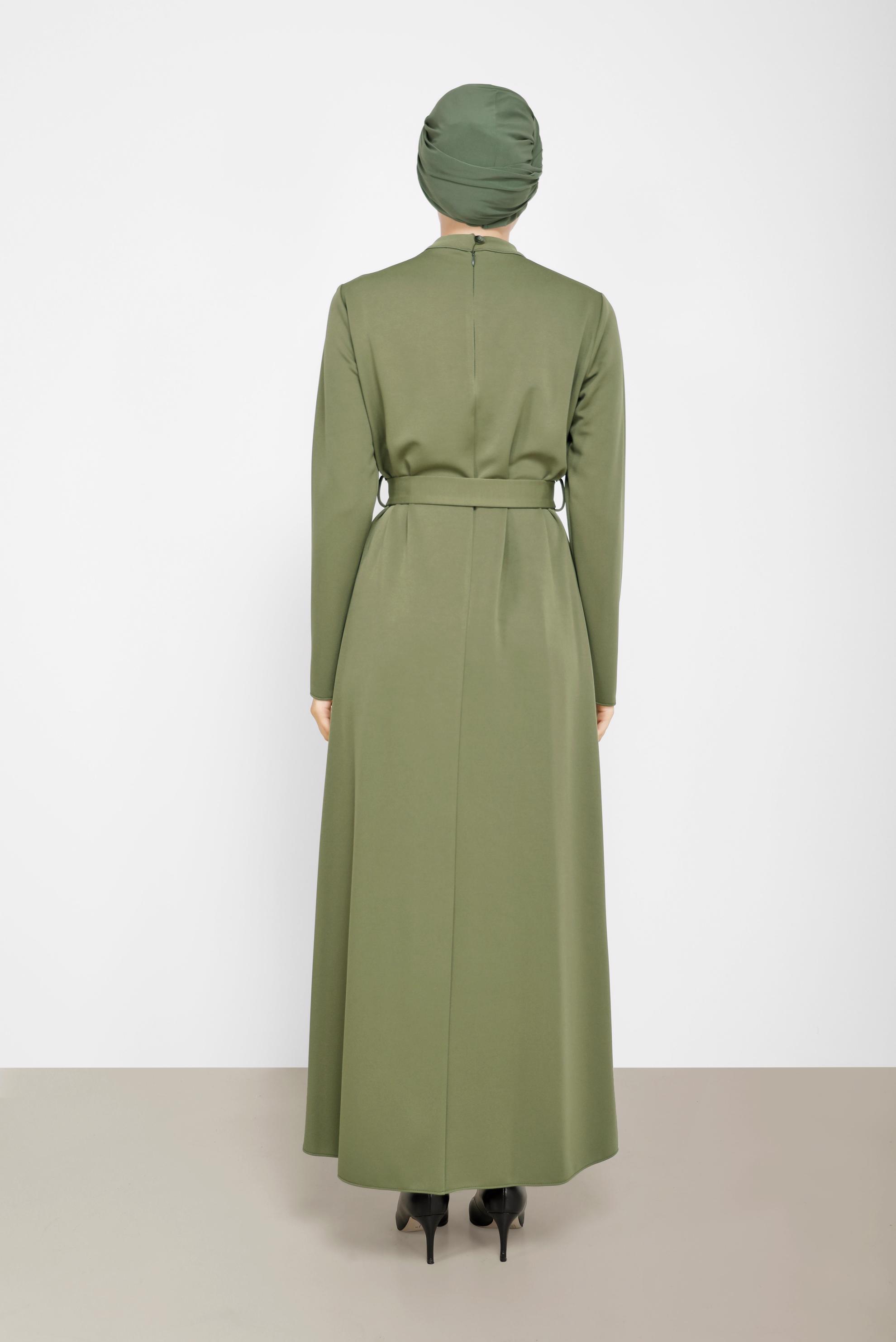 Tesettür giyim HAKİ DERİ DETAYLI KUŞAKLI ELBİSE 42193 