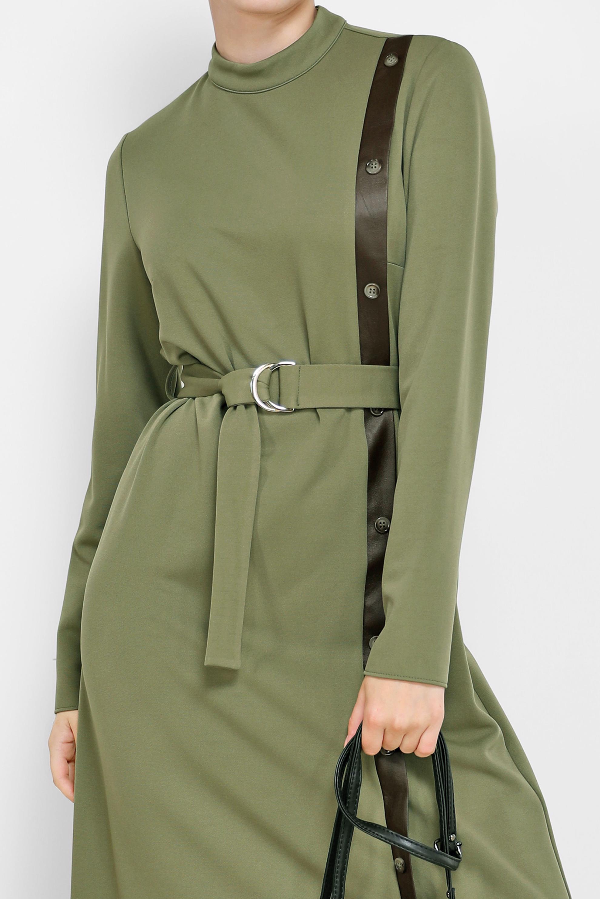 Tesettür giyim HAKİ DERİ DETAYLI KUŞAKLI ELBİSE 42193 