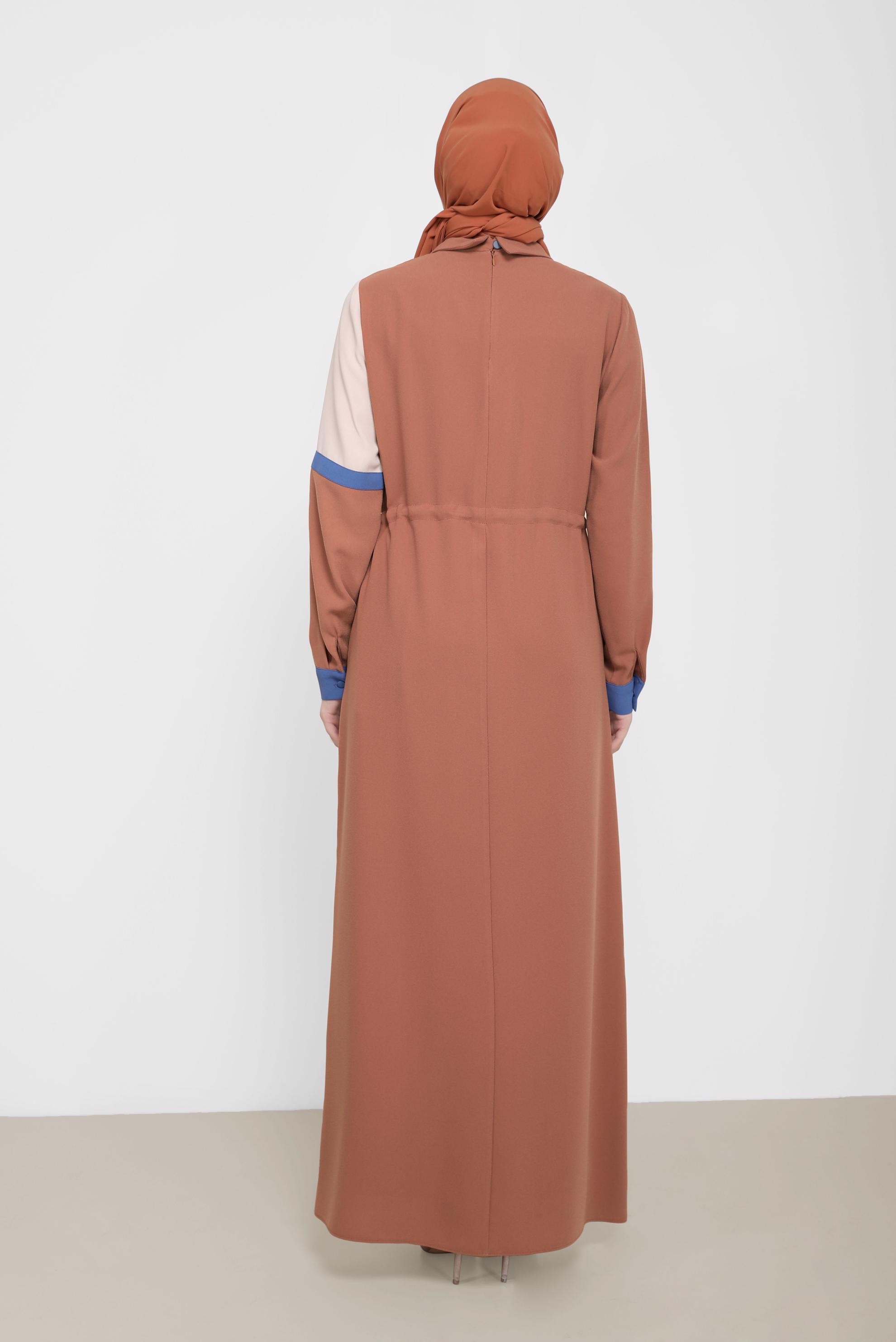 Tesettür giyim KAHVE BELİ BÜZGÜLÜ 3-RENKLİ KREP ELBİSE 42219 