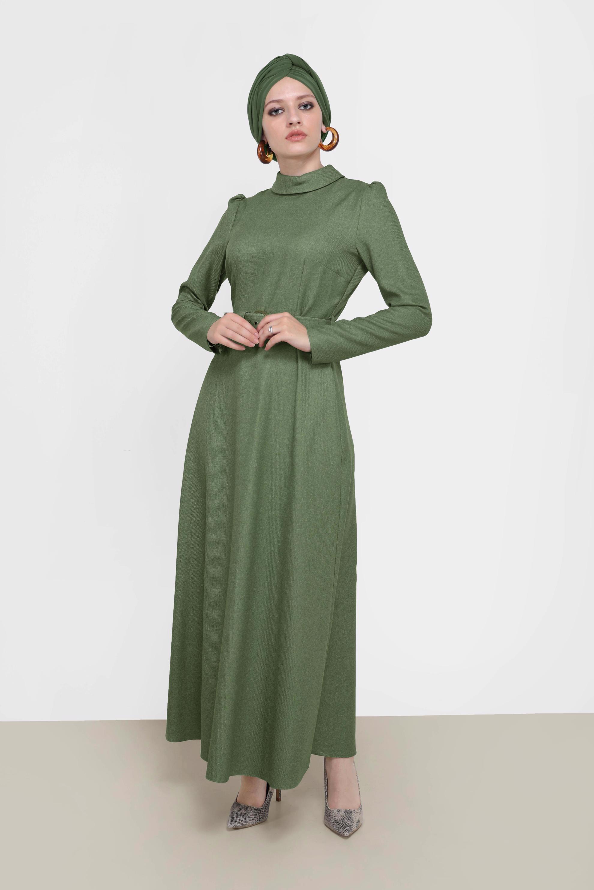 Tesettür giyim YEŞİL ARKADAN FERMUARLI KEMERLİ ELBİSE 42221 