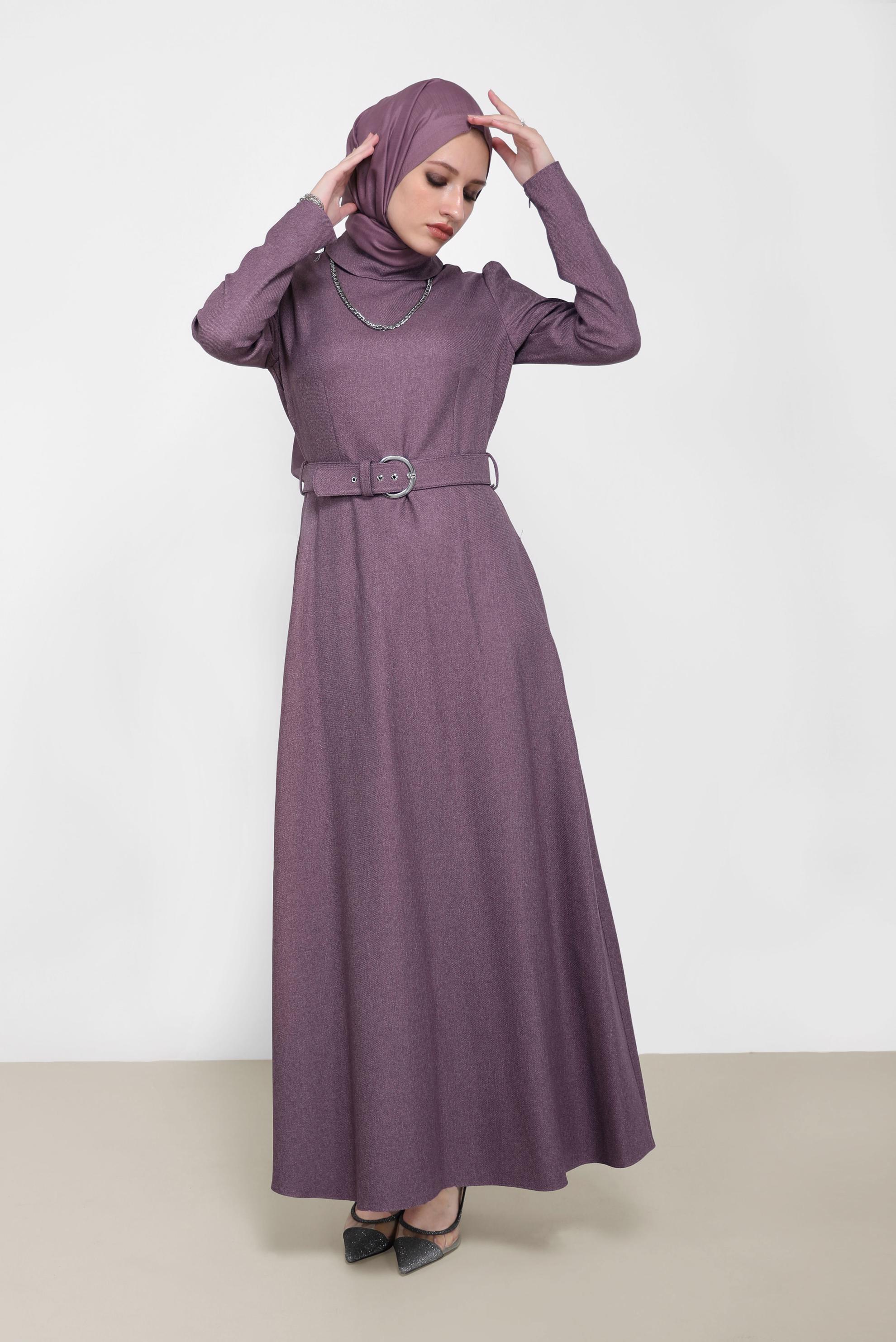 Tesettür giyim MOR ARKADAN FERMUARLI KEMERLİ ELBİSE 42221 