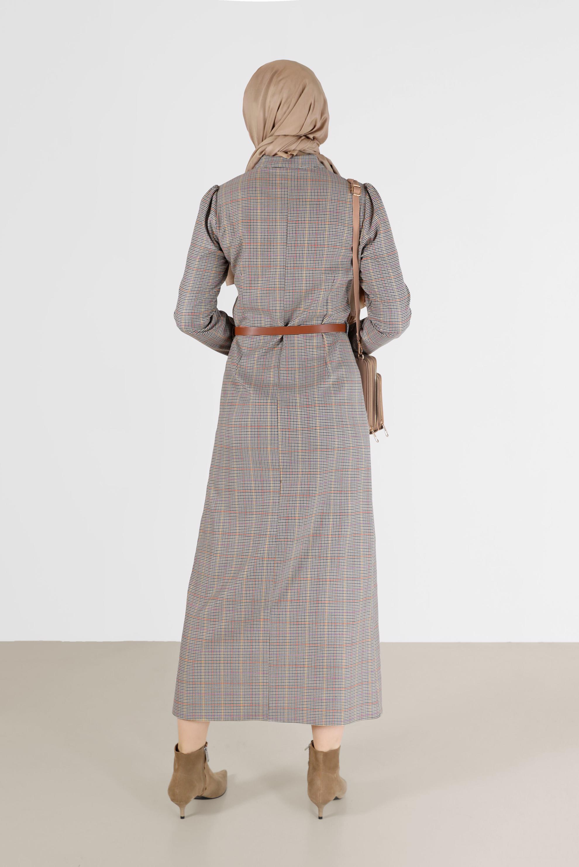 Tesettür giyim BEJ EKOSE DESENLİ DÜĞME DETAYLI ELBİSE 42238 