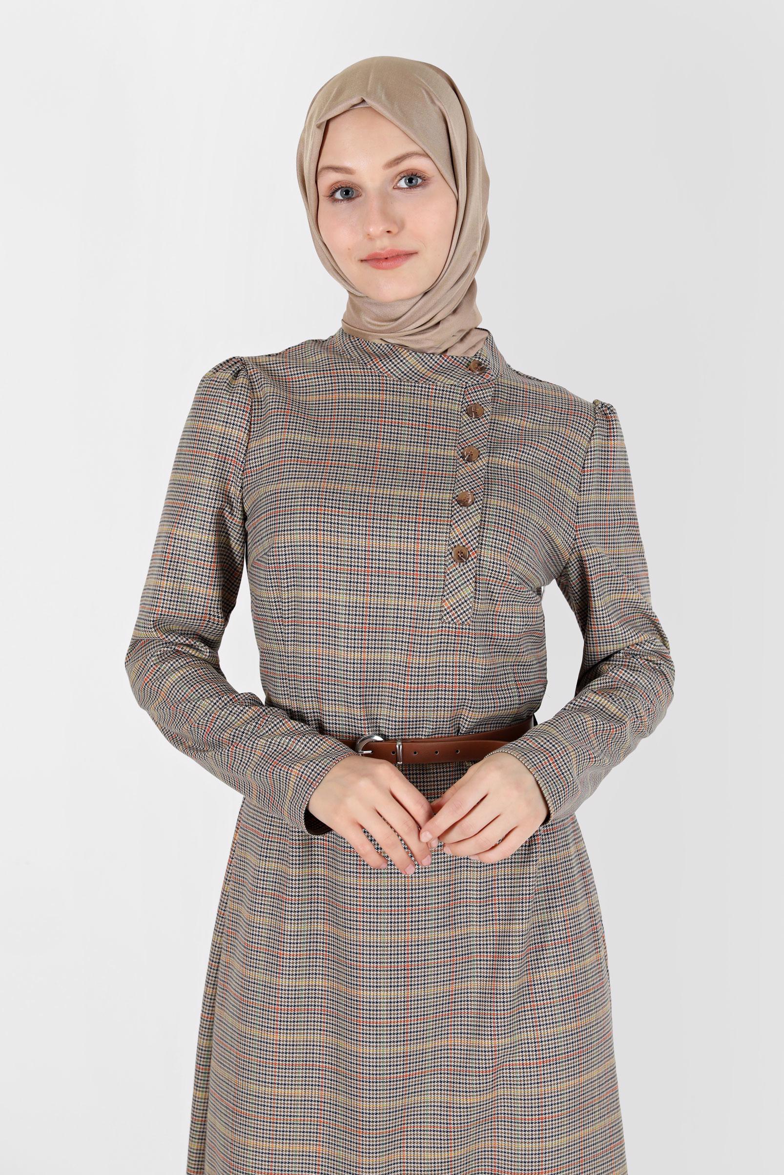 Tesettür giyim KAHVE EKOSE DESENLİ DÜĞME DETAYLI ELBİSE 42238 