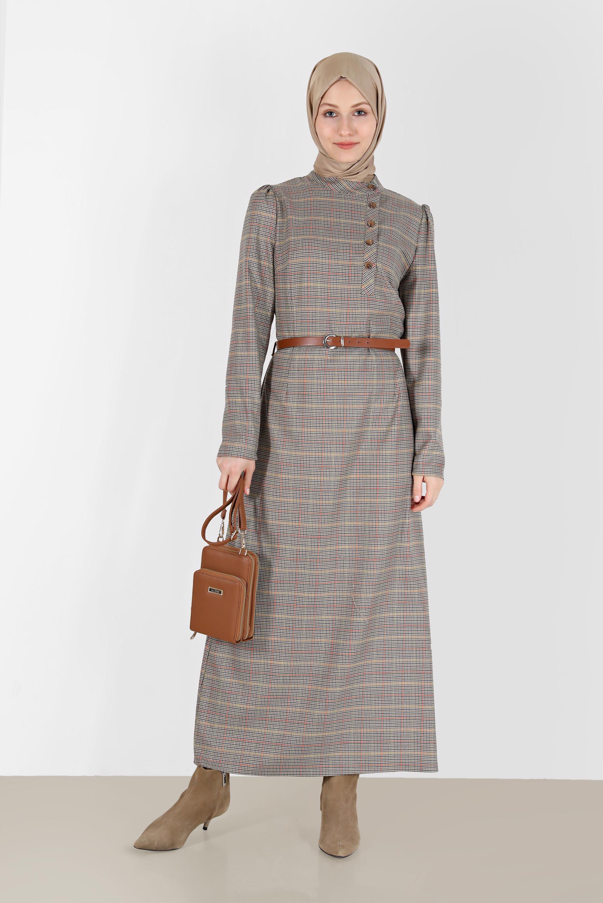 Tesettür giyim KAHVE EKOSE DESENLİ DÜĞME DETAYLI ELBİSE 42238 