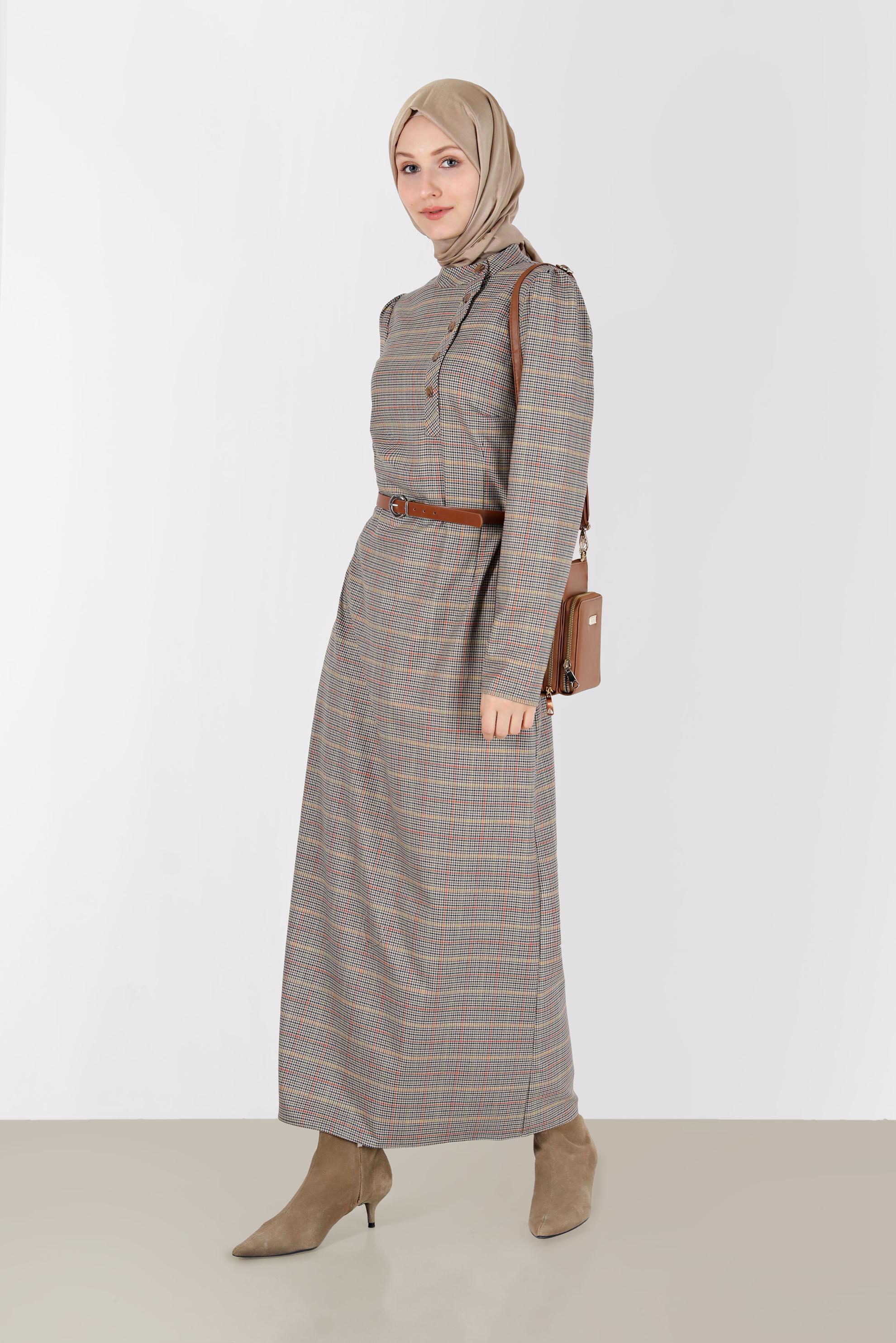 Tesettür giyim KAHVE EKOSE DESENLİ DÜĞME DETAYLI ELBİSE 42238 