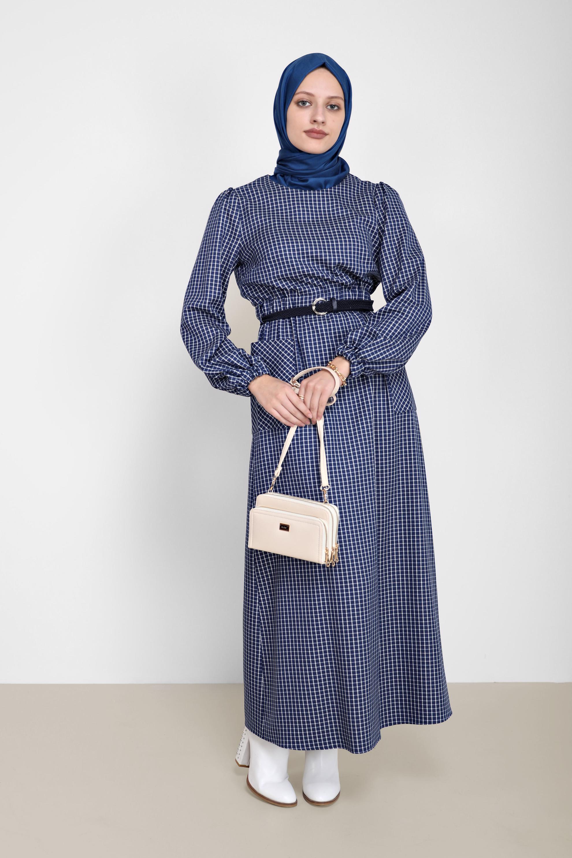 Tesettür giyim LACİVERT KARE DESENLİ KEMERLİ ELBİSE 42245 